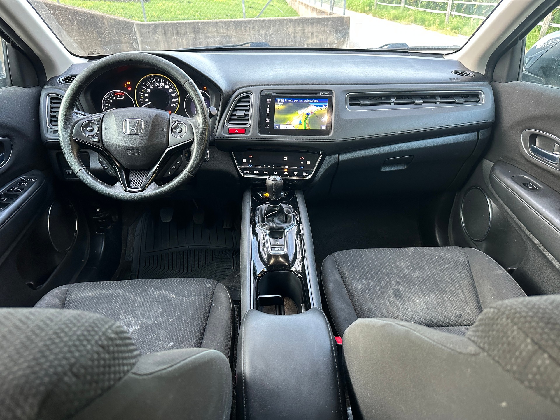 HONDA HR-V 1.6i-DTEC Elegance-image-9