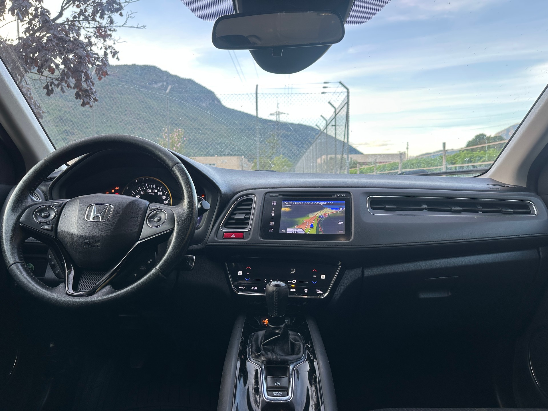 HONDA HR-V 1.6i-DTEC Elegance-image-0