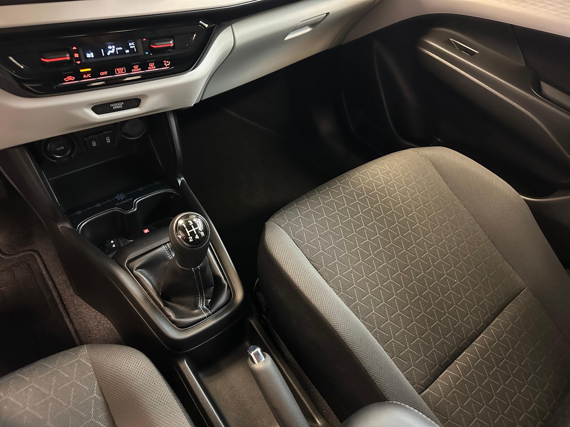 SUZUKI Swift 1.2 Tradizio Hybrid 4x4-image-8
