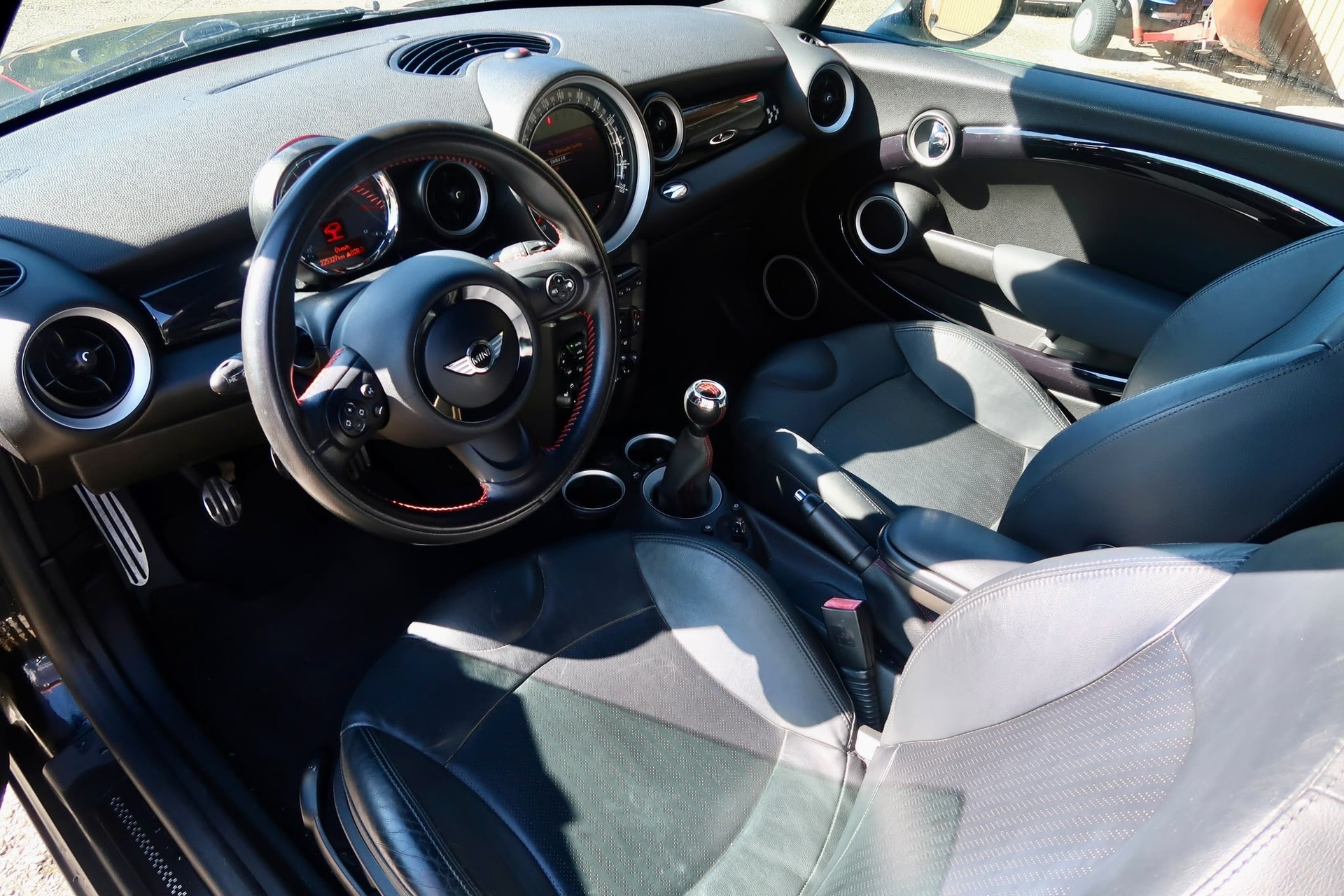 MINI Cooper John Cooper Works-image-7