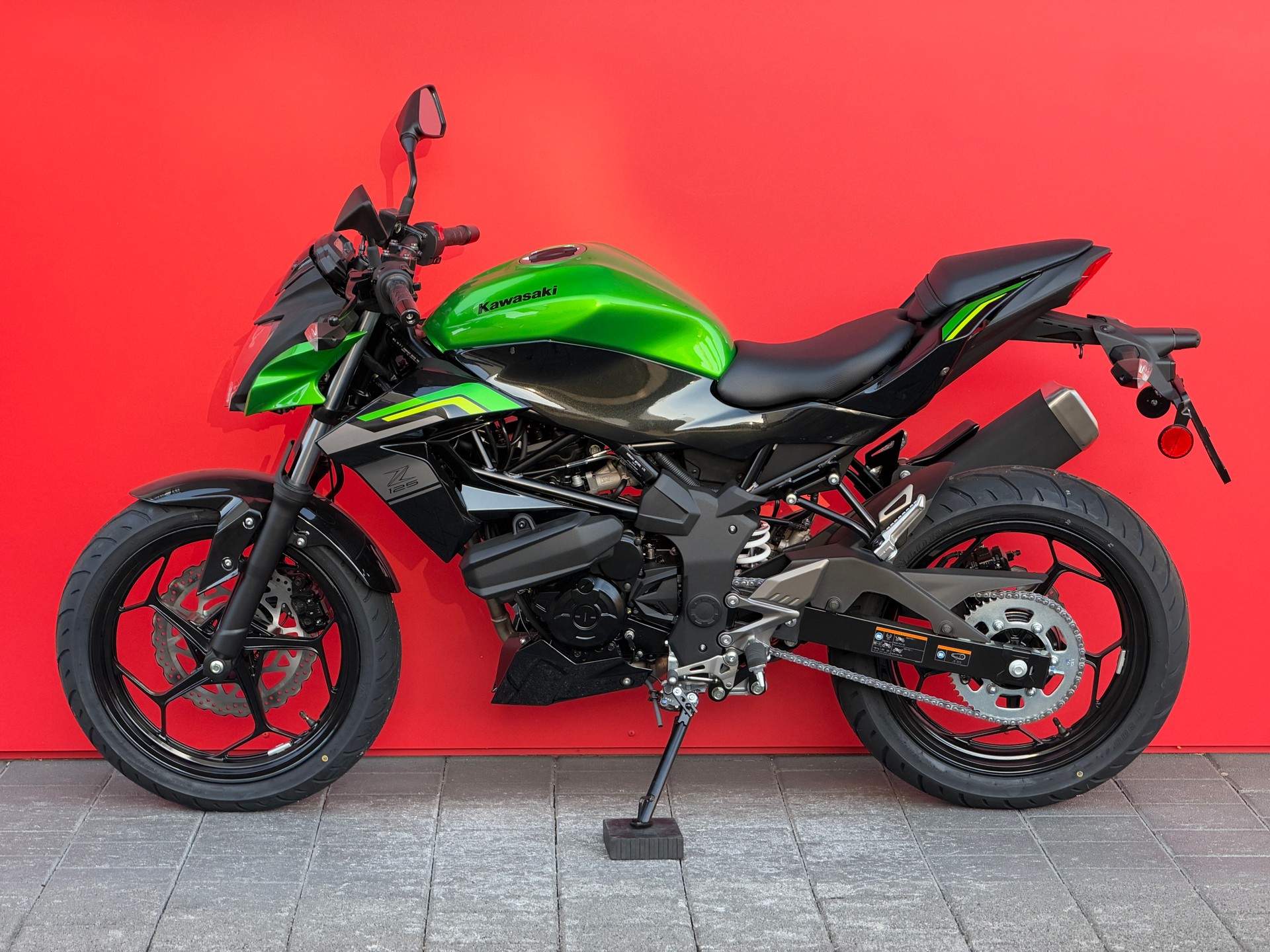 KAWASAKI Z 125-showroom-element-1