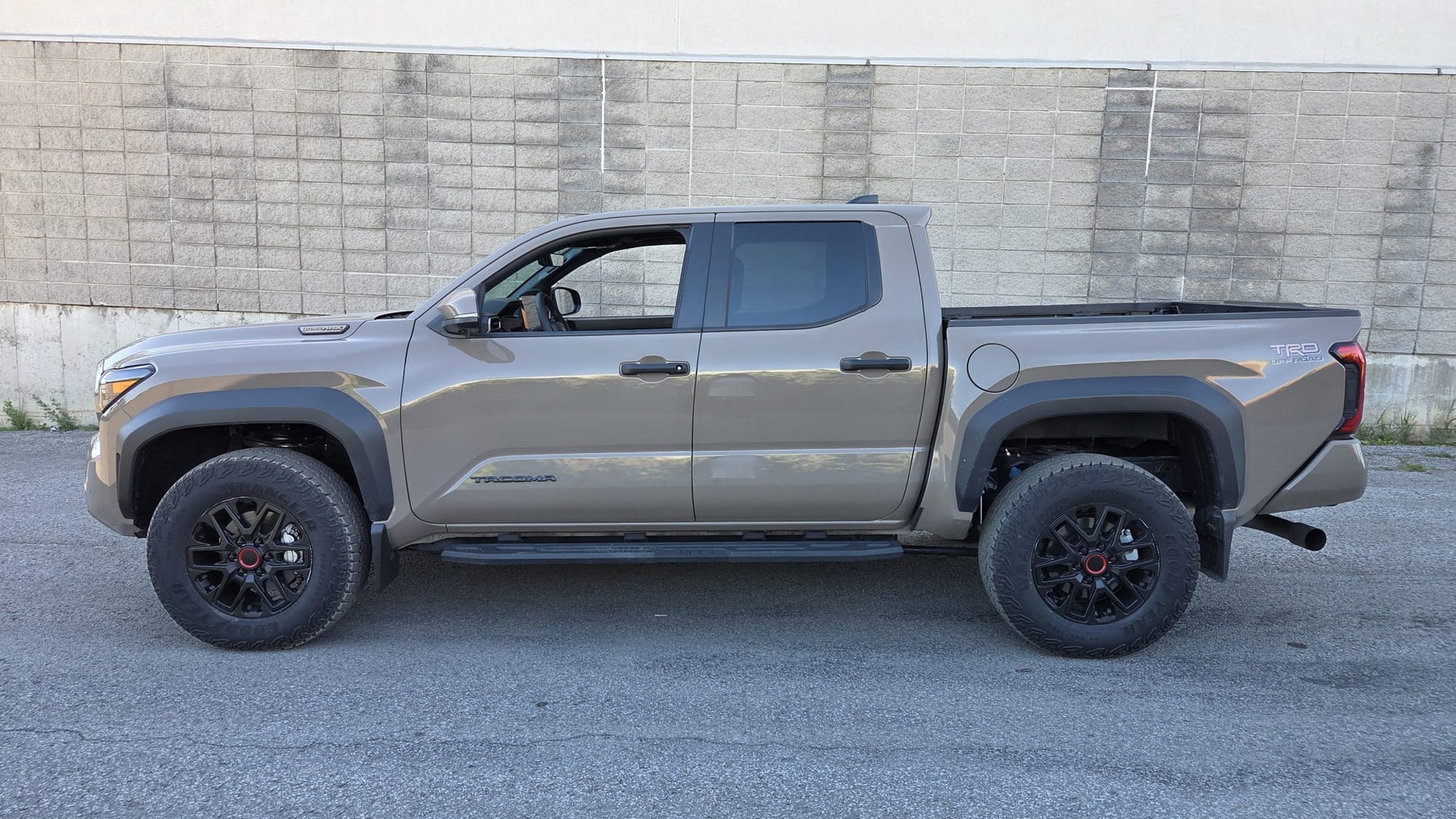 TOYOTA Tacoma 2.4 Turbo Hybrid TRD Offroad-image-1