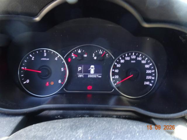 KIA Carens 1.7 CRDi Swiss Eco Edition DCT-image-1
