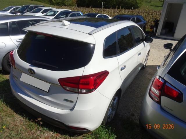 KIA Carens 1.7 CRDi Swiss Eco Edition DCT-image-4