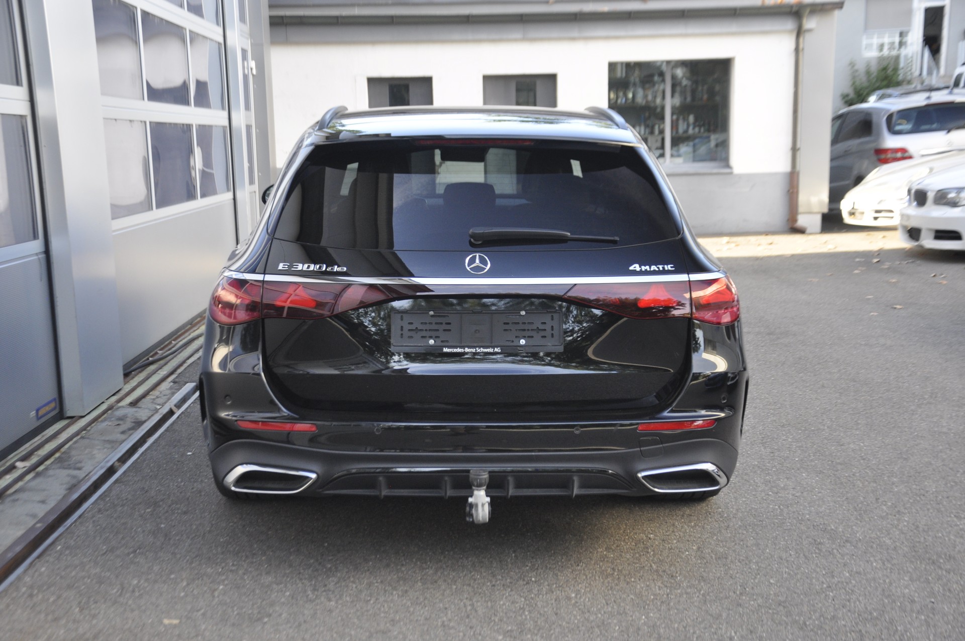 MERCEDES-BENZ E 300 de T 4Matic 9G-Tronic AMG LINE I Anhängerkupplung-image-14