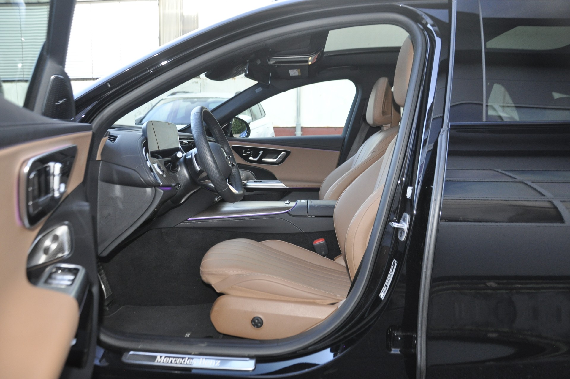 MERCEDES-BENZ E 300 de T 4Matic 9G-Tronic AMG LINE I Anhängerkupplung-image-5