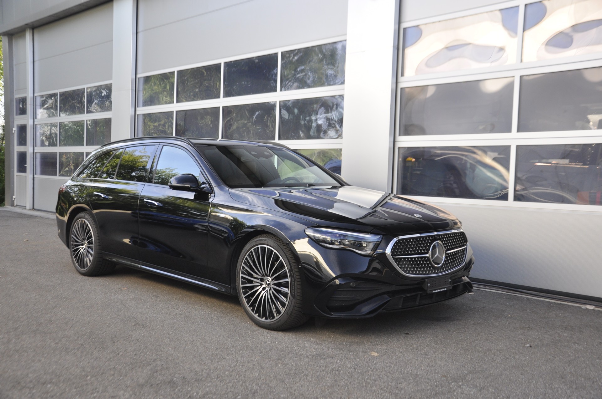 MERCEDES-BENZ E 300 de T 4Matic 9G-Tronic AMG LINE I Anhängerkupplung-image-0