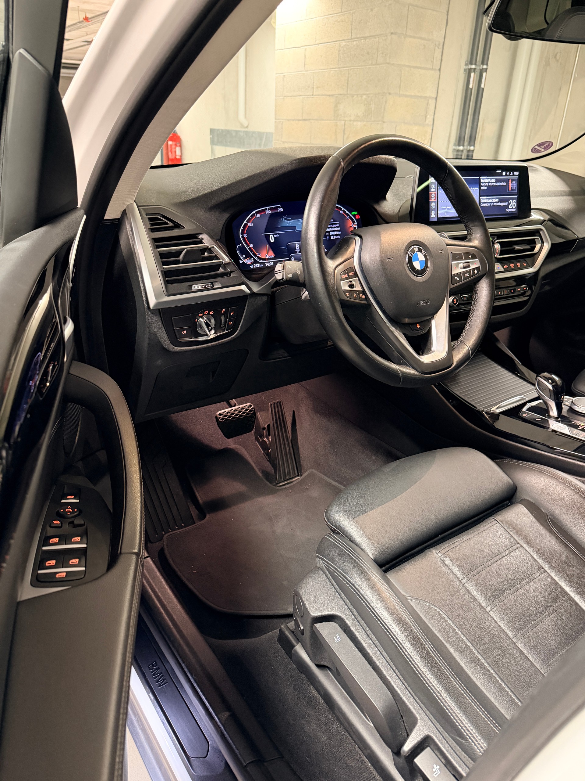 BMW X3 xDrive 20i-image-8
