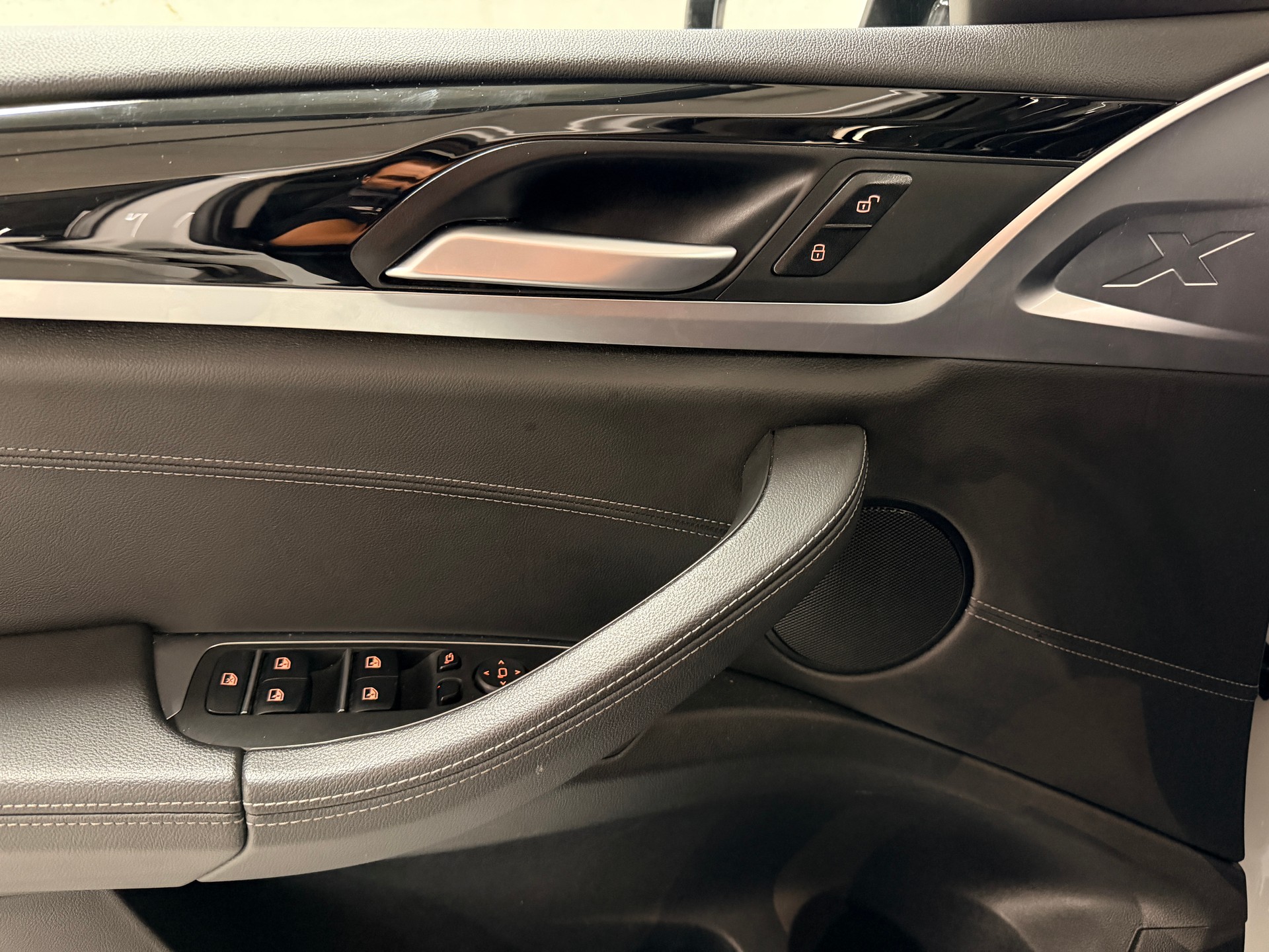 BMW X3 xDrive 20i-image-13