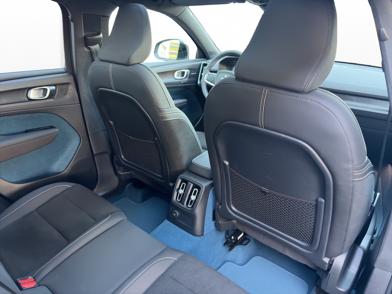 VOLVO XC40 1.5 T5 PiH Ultimate Dark-image-18