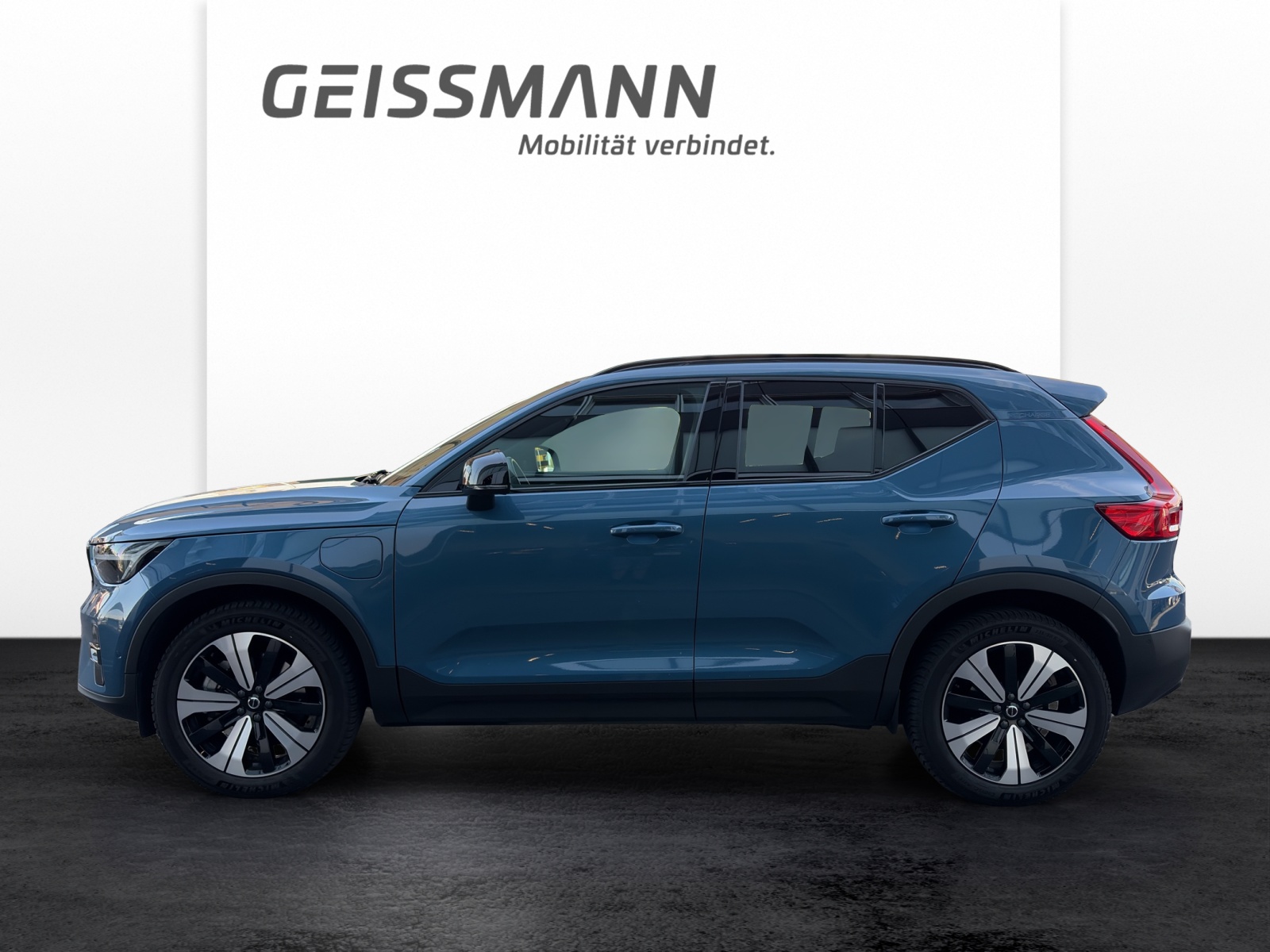 VOLVO XC40 1.5 T5 PiH Ultimate Dark-showroom-element-2