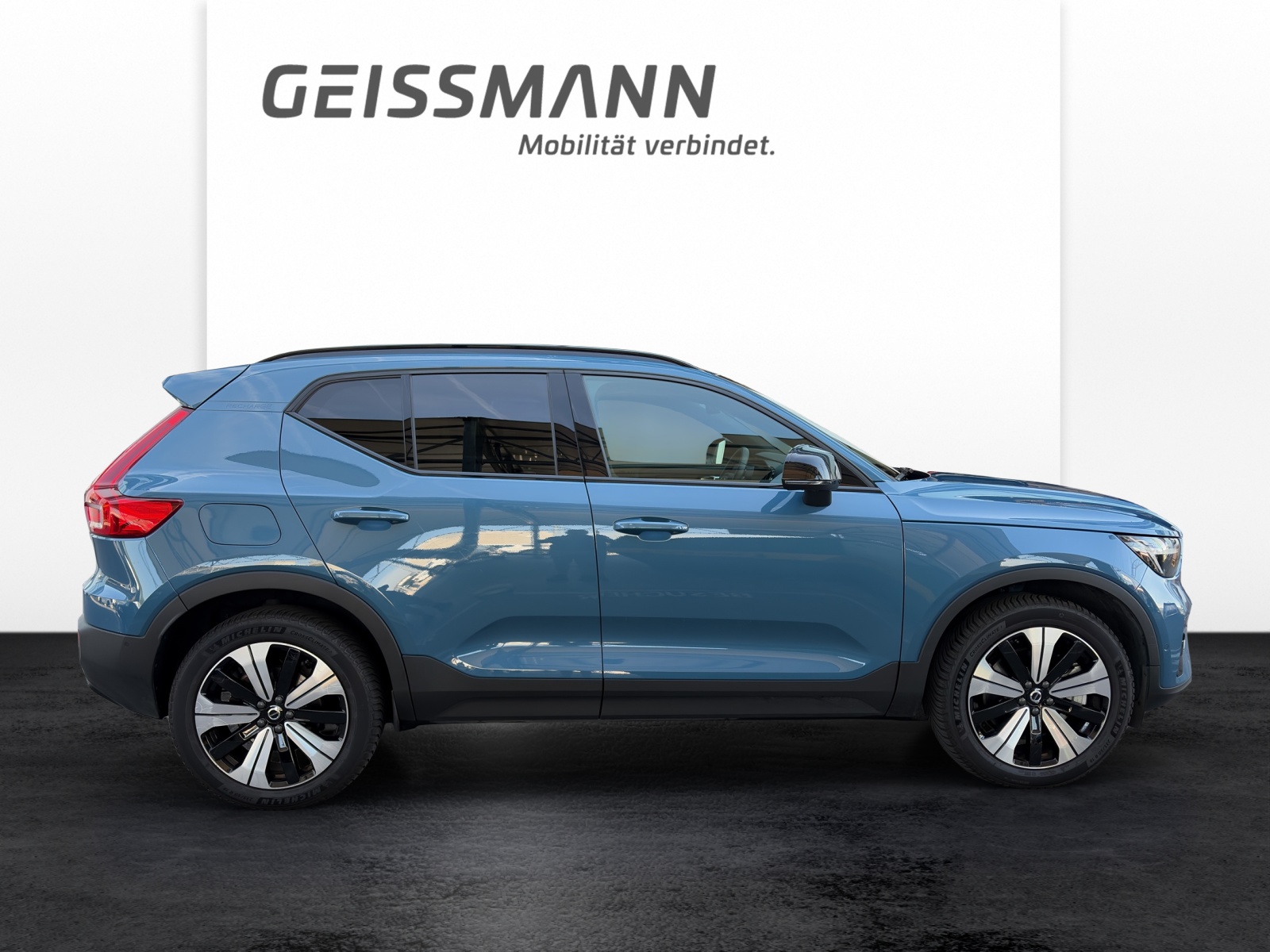 VOLVO XC40 1.5 T5 PiH Ultimate Dark-showroom-element-3