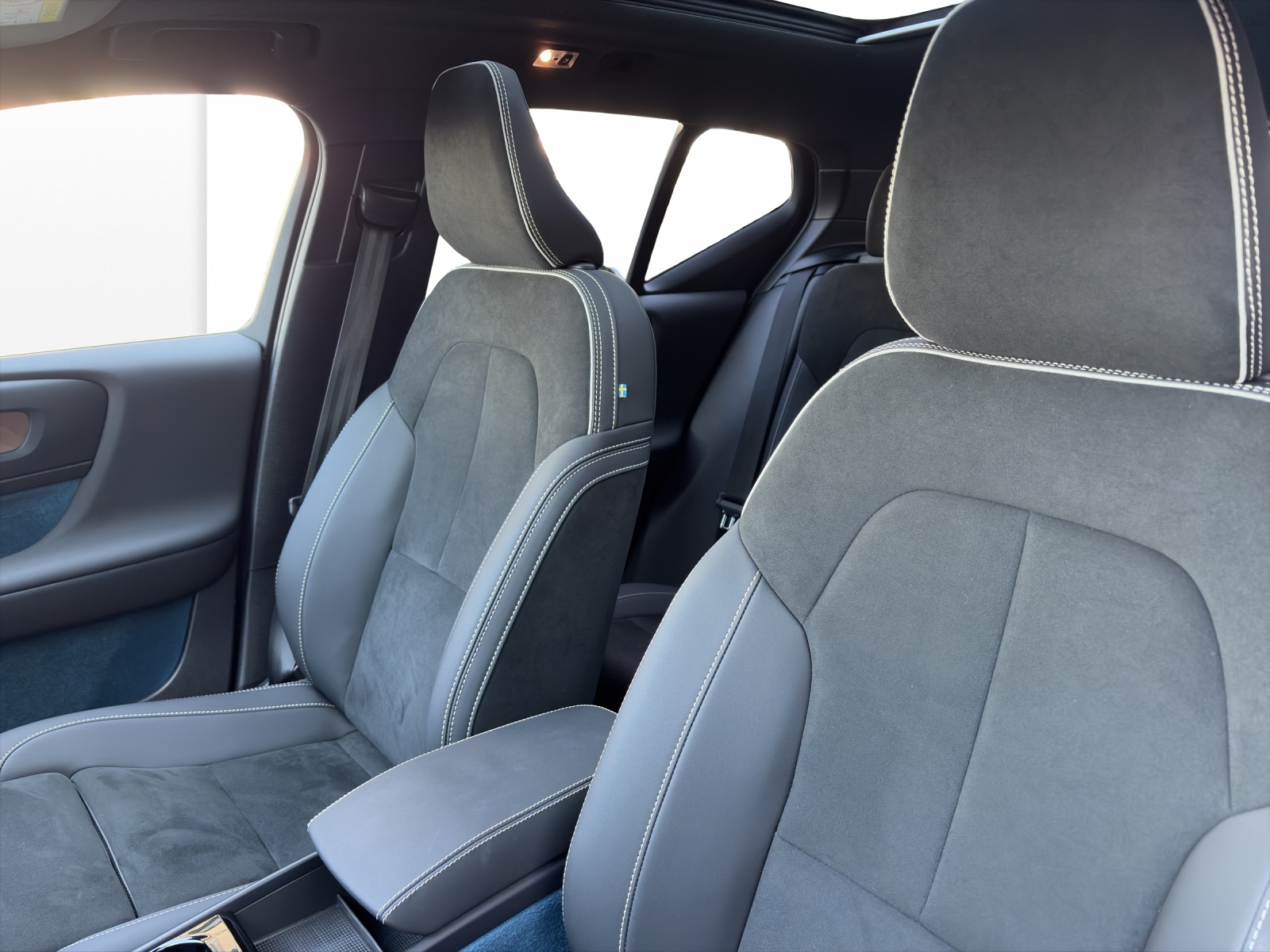VOLVO XC40 1.5 T5 PiH Ultimate Dark-image-16