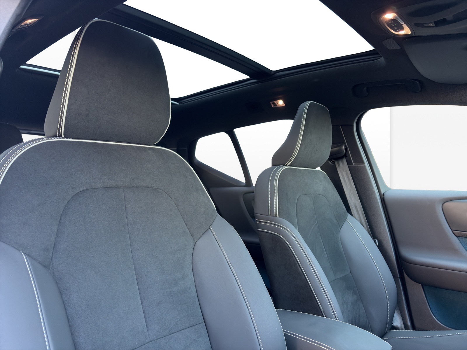 VOLVO XC40 1.5 T5 PiH Ultimate Dark-image-17