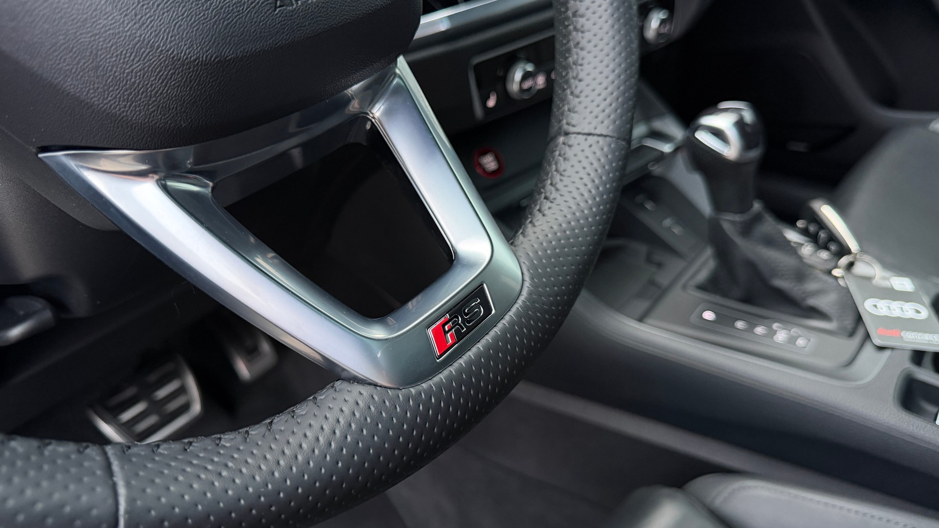 AUDI RS Q3 2.5 TFSI quattro S tronic All Black-image-16