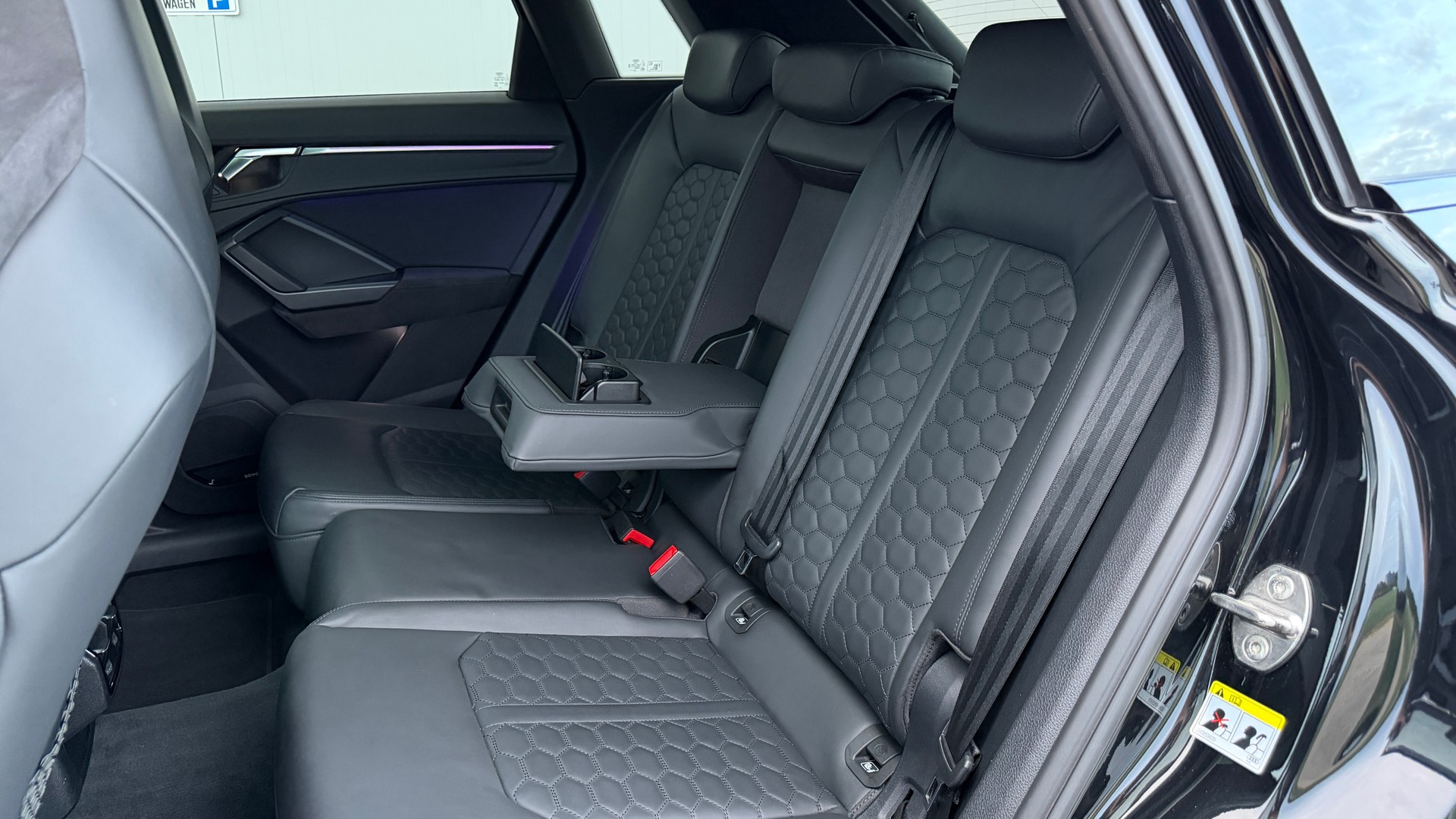 AUDI RS Q3 2.5 TFSI quattro S tronic All Black-image-30