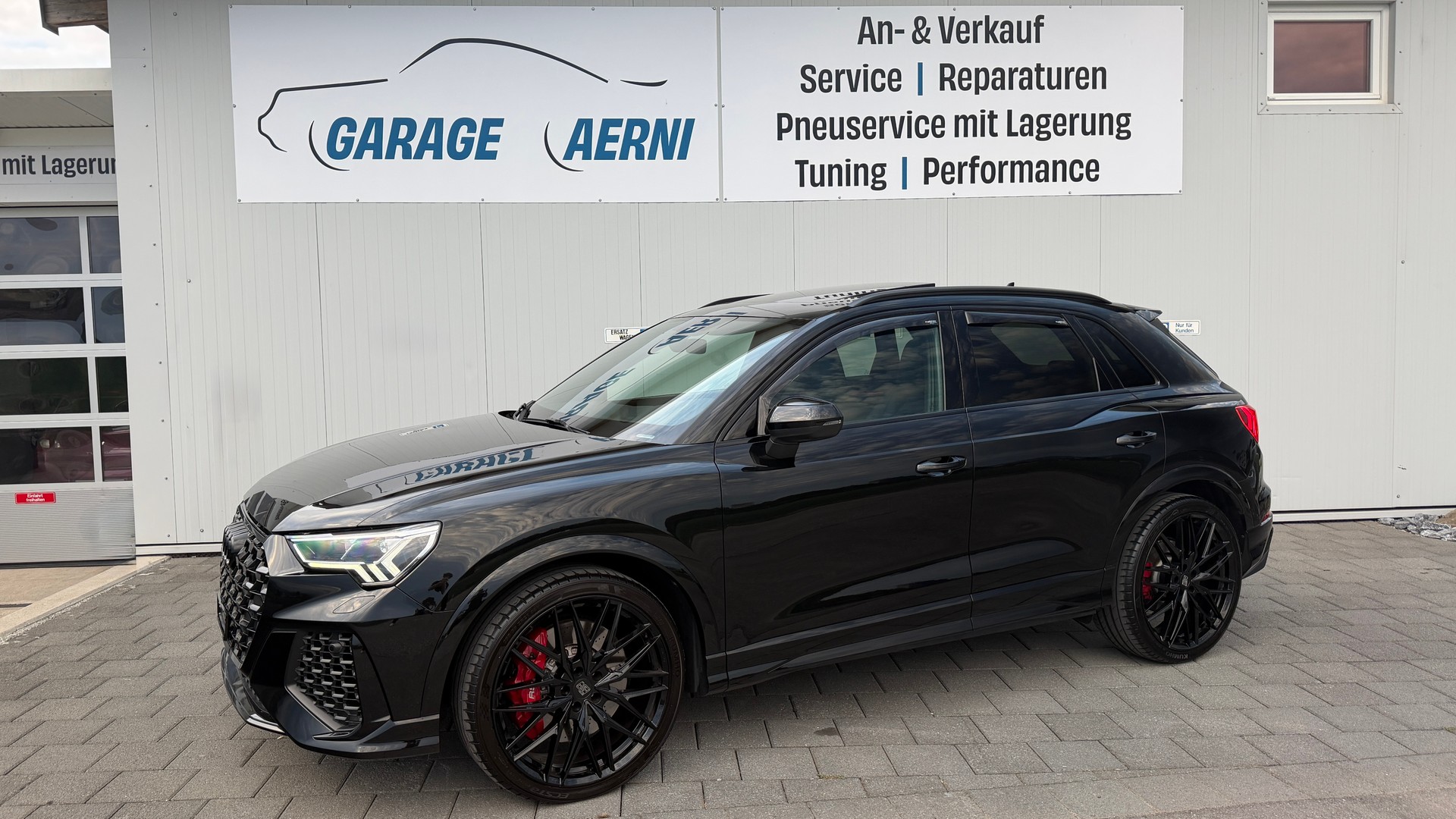 AUDI RS Q3 2.5 TFSI quattro S tronic All Black-image-0