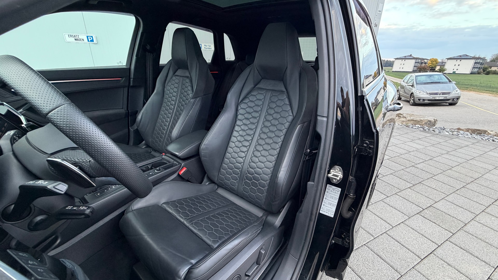 AUDI RS Q3 2.5 TFSI quattro S tronic All Black-image-17
