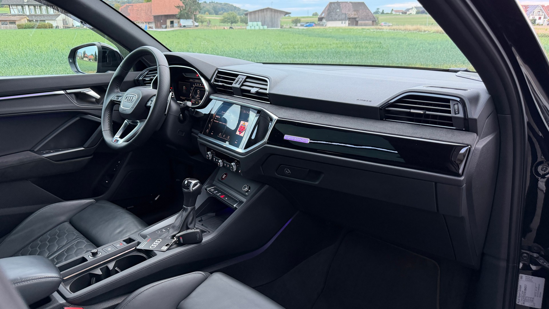 AUDI RS Q3 2.5 TFSI quattro S tronic All Black-image-23