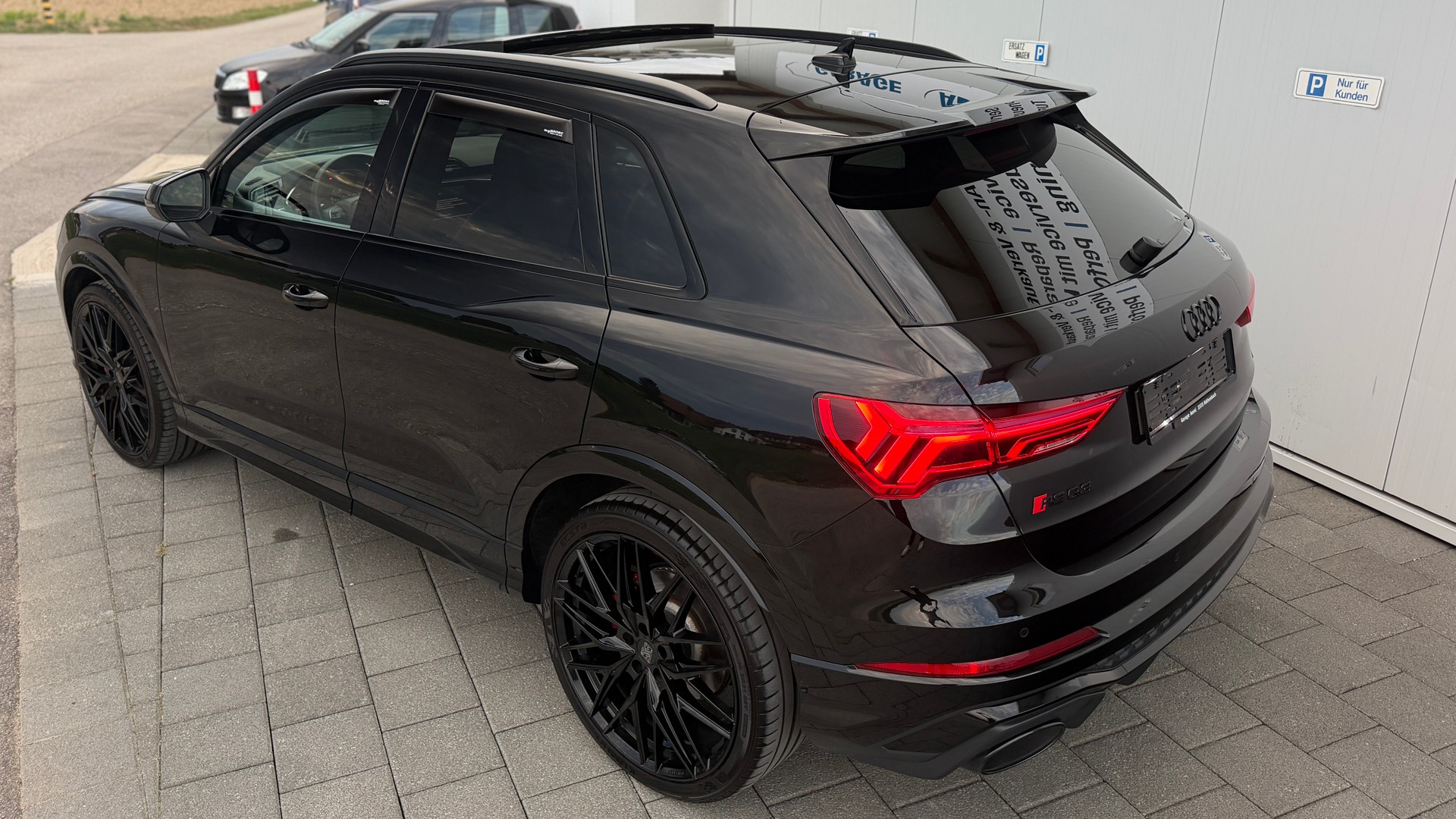 AUDI RS Q3 2.5 TFSI quattro S tronic All Black-image-3