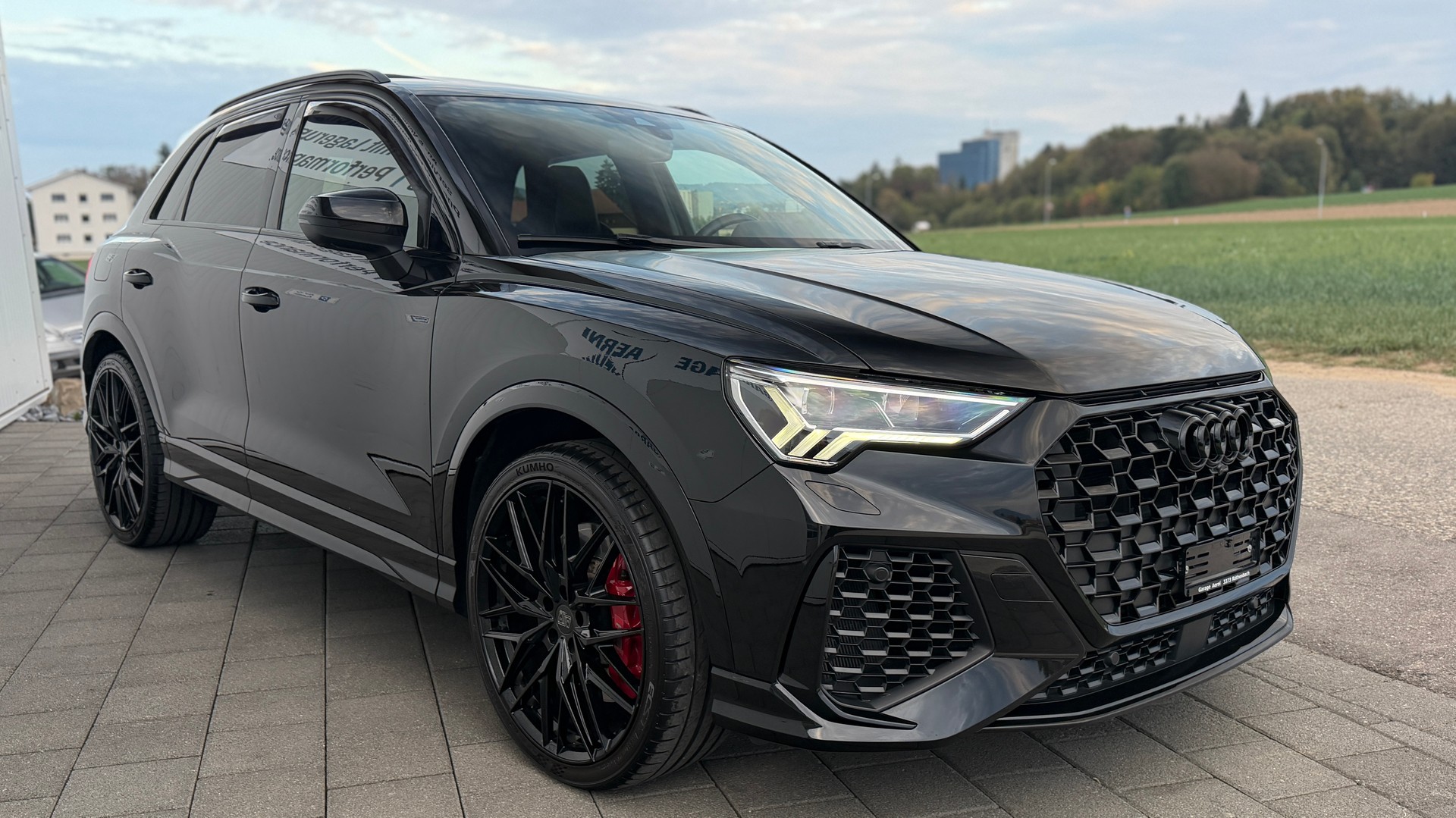 AUDI RS Q3 2.5 TFSI quattro S tronic All Black-image-1