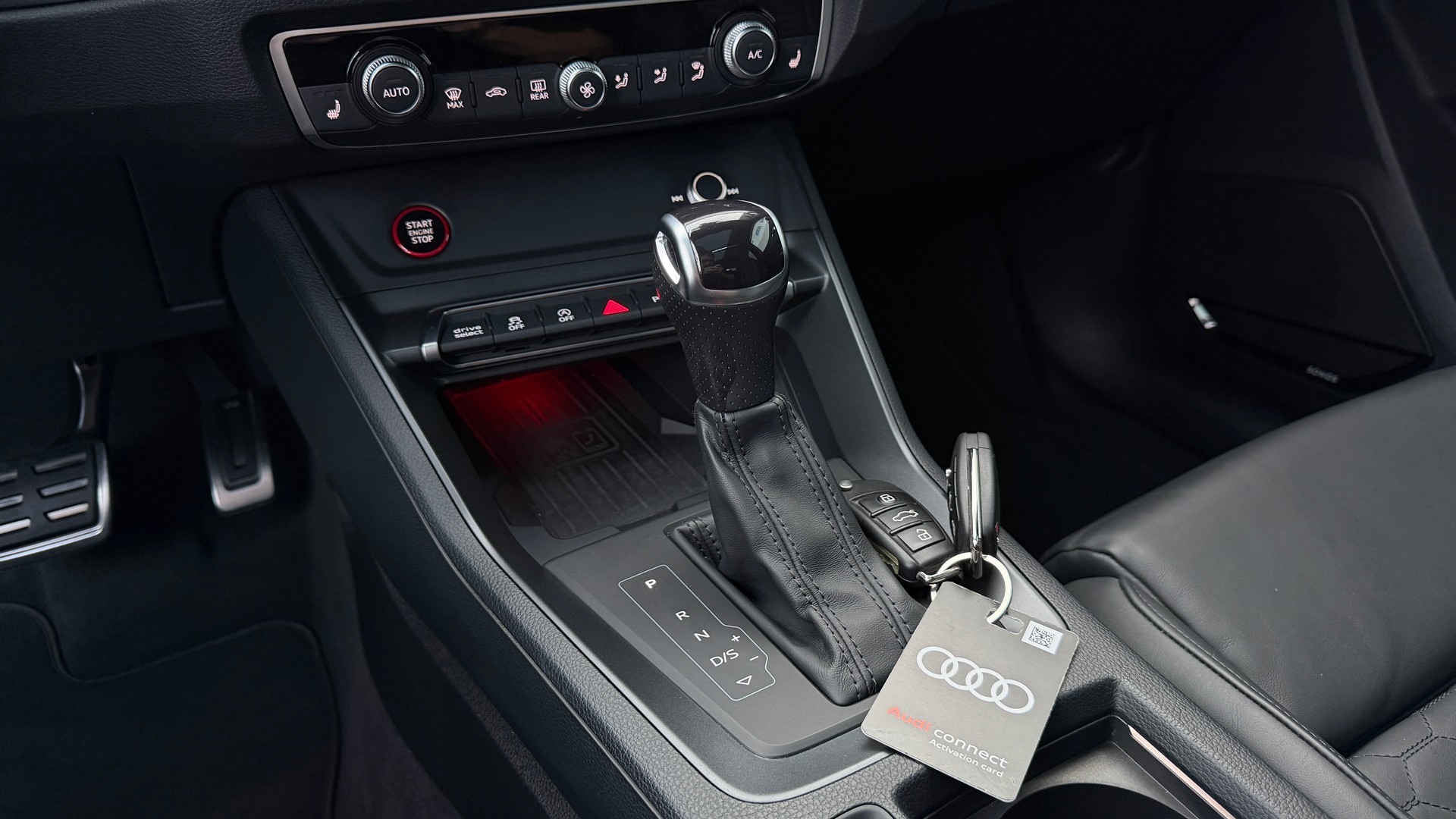 AUDI RS Q3 2.5 TFSI quattro S tronic All Black-image-19