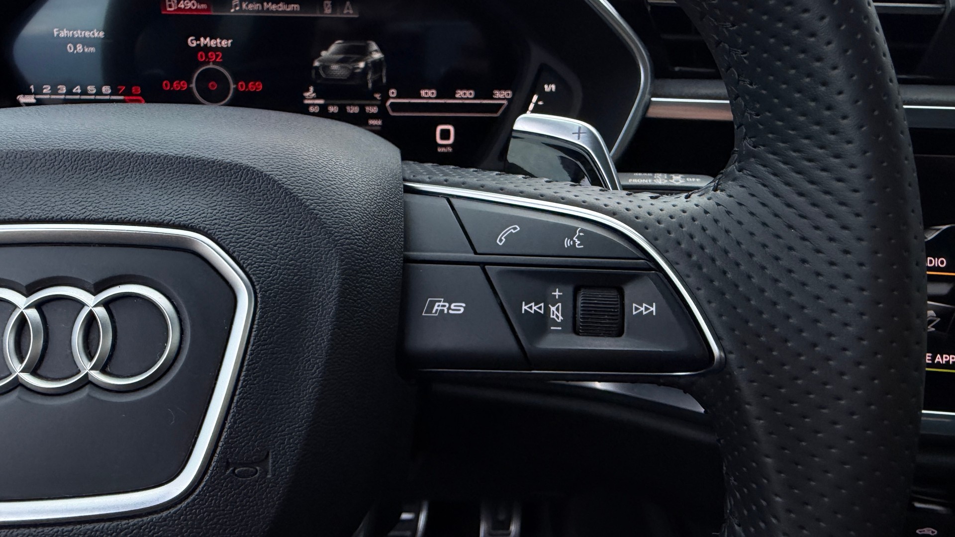 AUDI RS Q3 2.5 TFSI quattro S tronic All Black-image-22