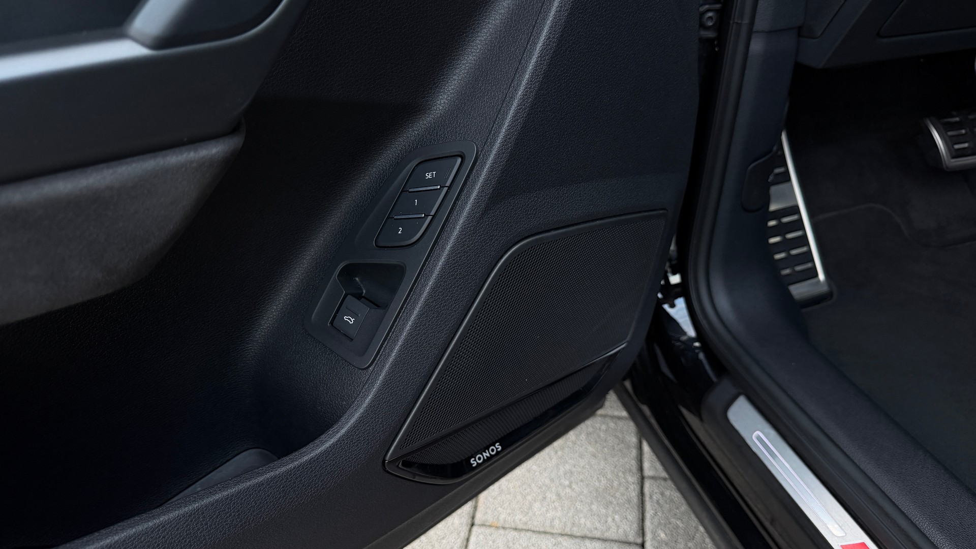 AUDI RS Q3 2.5 TFSI quattro S tronic All Black-image-13