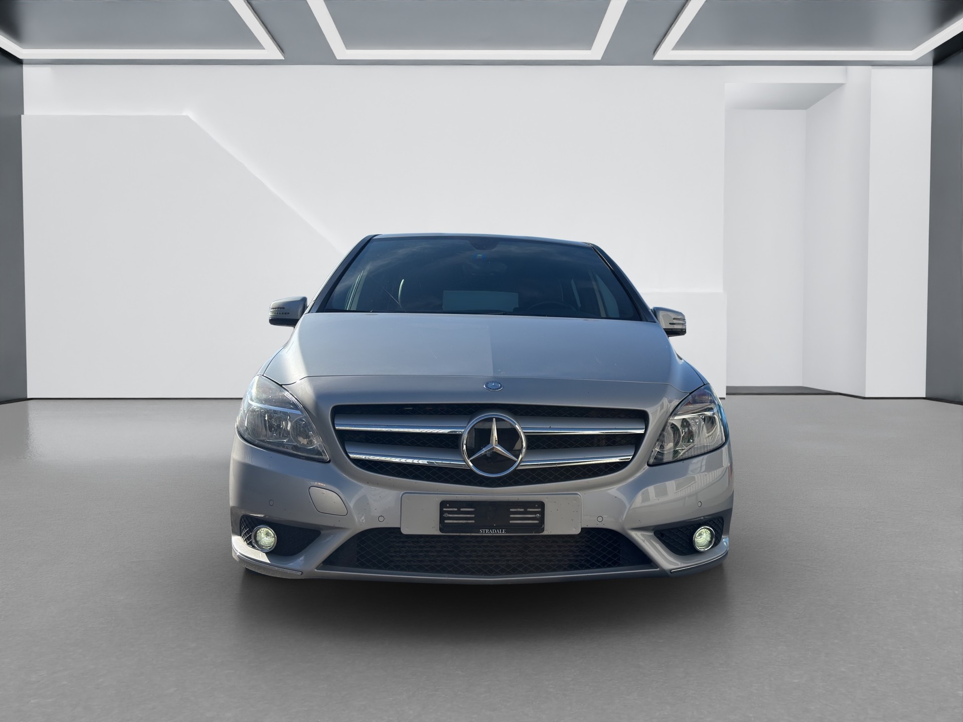 MERCEDES-BENZ B 180 Active Edition-image-2