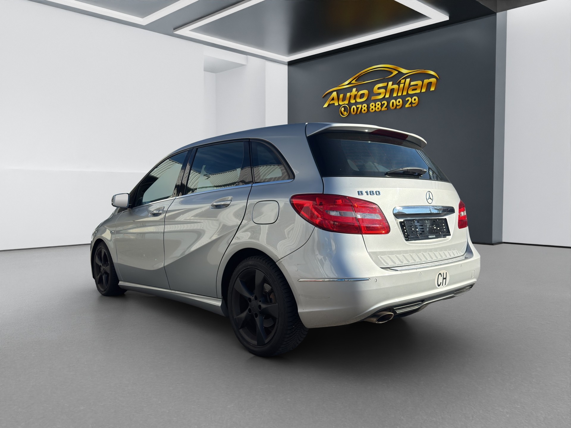MERCEDES-BENZ B 180 Active Edition-image-5