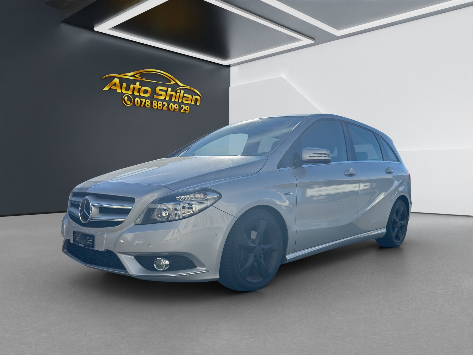 MERCEDES-BENZ B 180 Active Edition-image-1
