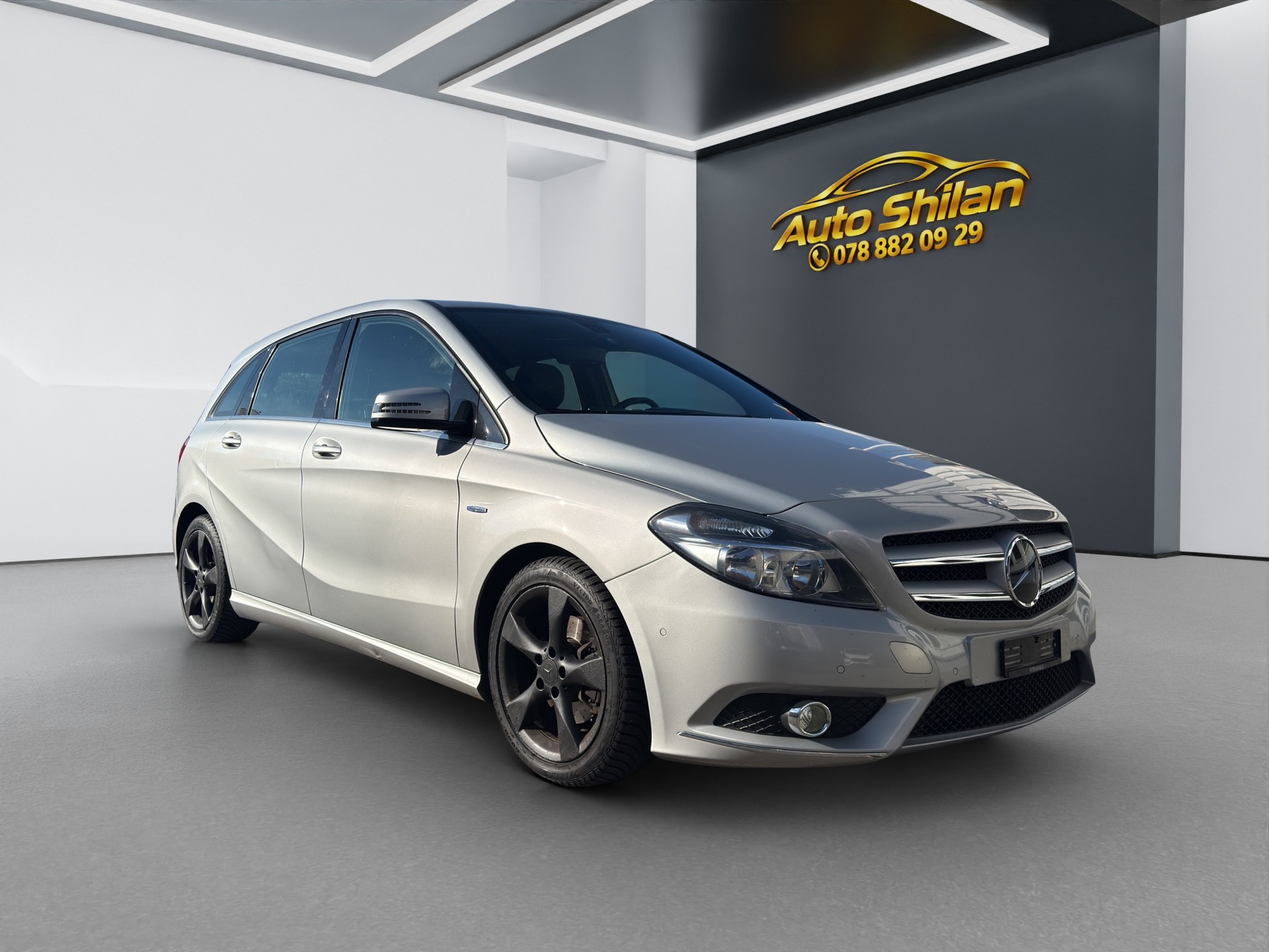 MERCEDES-BENZ B 180 Active Edition-image-0