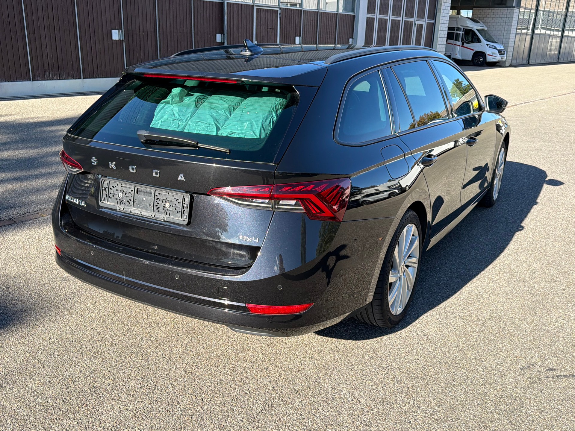 SKODA Octavia Combi 2.0 TDI DSG Style 4x4-image-4