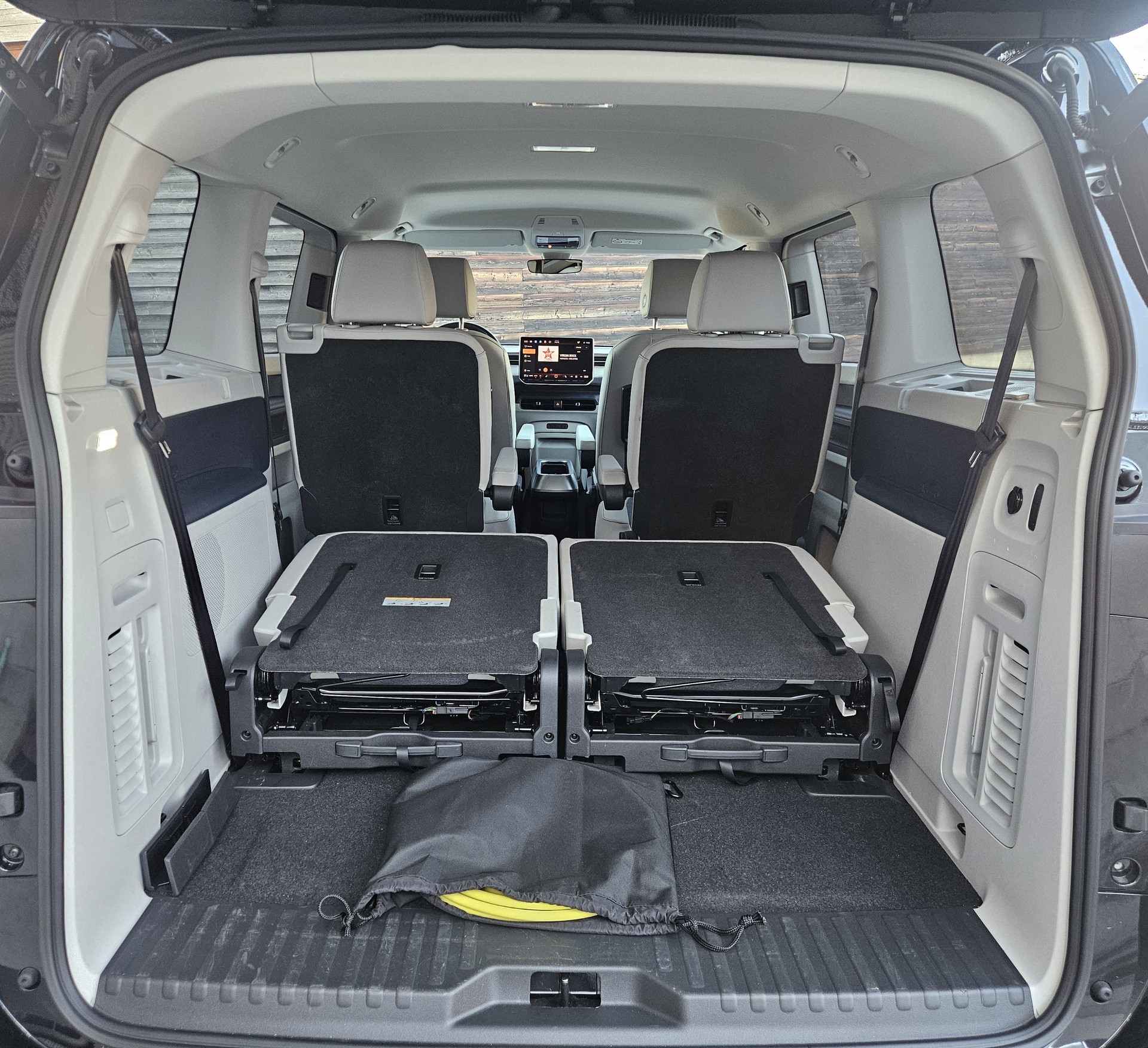 VW ID.Buzz NWB Pro mit 6 Sitzplätzen (kurzer Radstand)-image-28