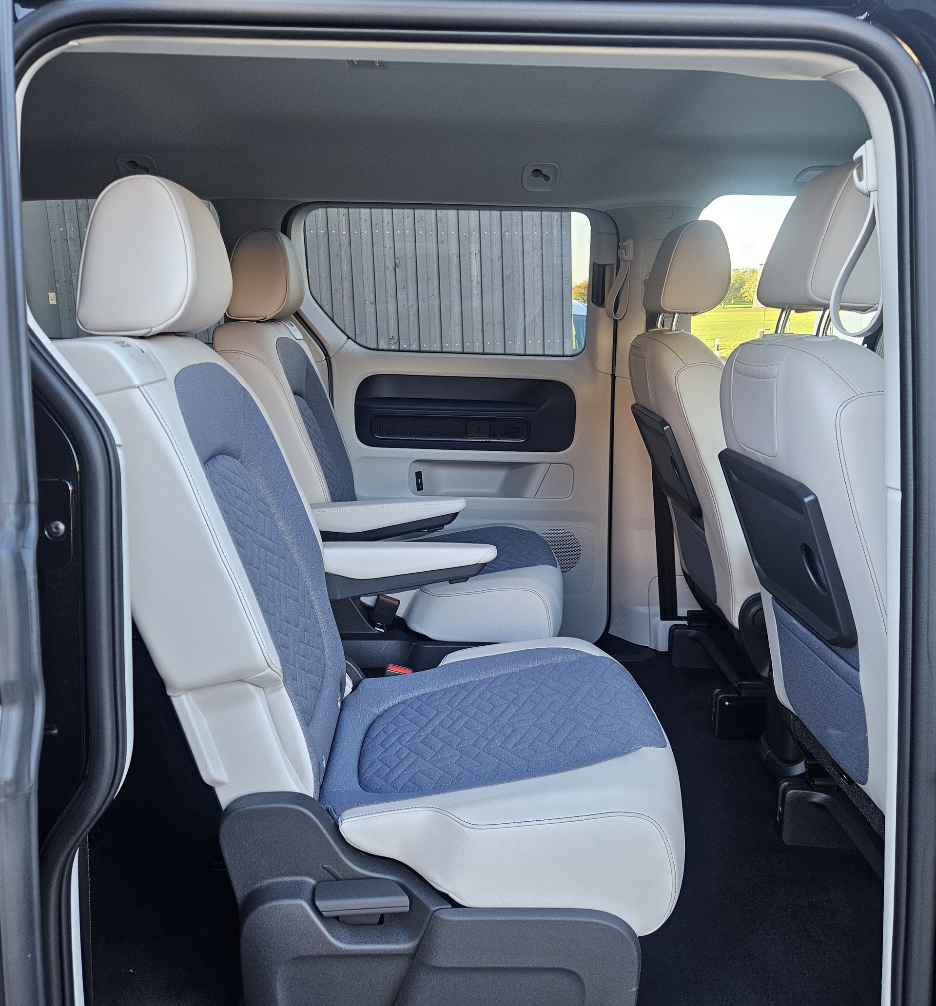 VW ID.Buzz NWB Pro mit 6 Sitzplätzen (kurzer Radstand)-image-26