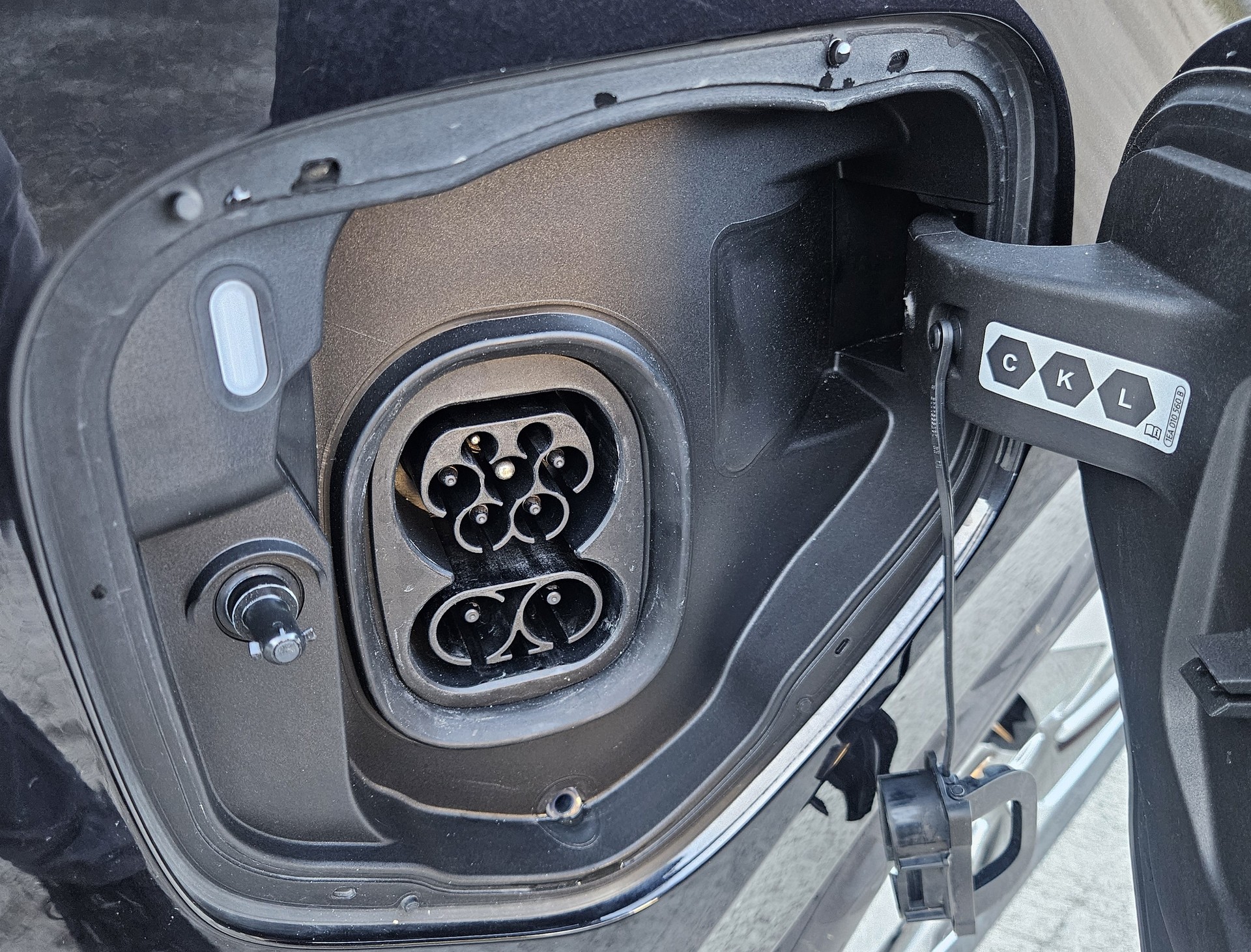 VW ID.Buzz NWB Pro mit 6 Sitzplätzen (kurzer Radstand)-image-7