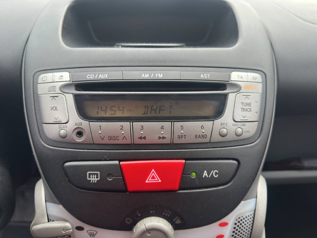 CITROEN C1 1.0i Chic SensoDrive-image-12
