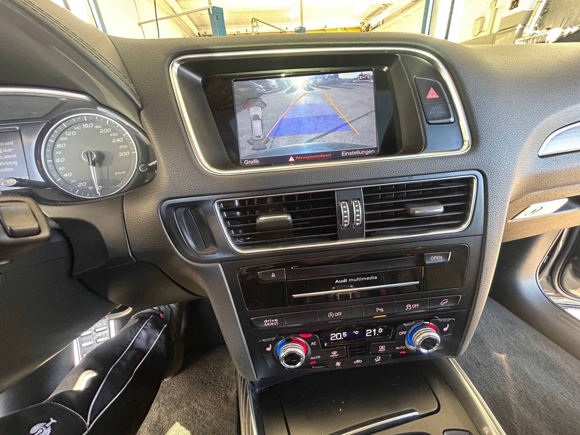 AUDI SQ5 3.0 TDI quattro tiptronic-image-10