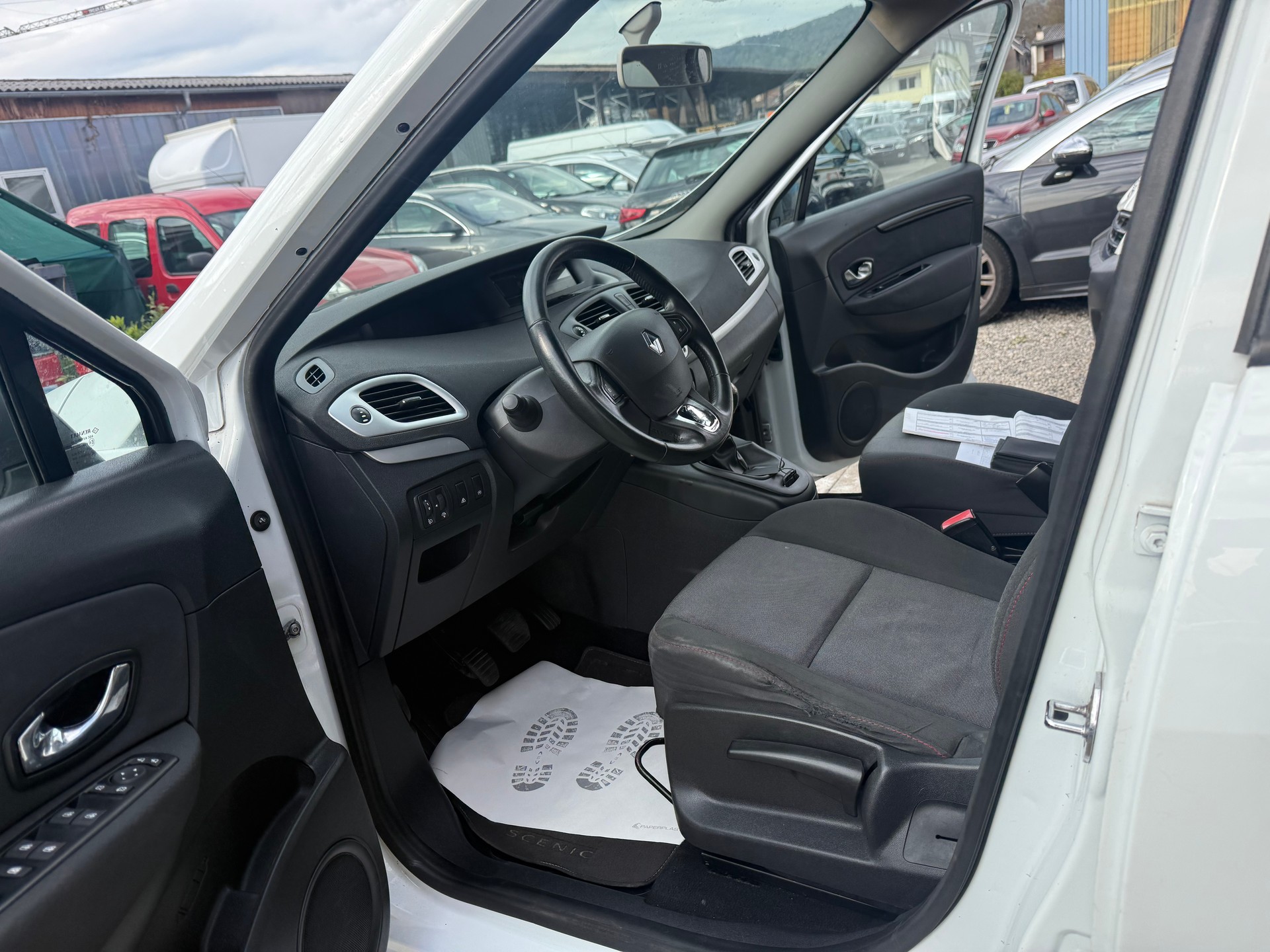 RENAULT Scénic 1.5 dCi Swiss Ed.-image-9