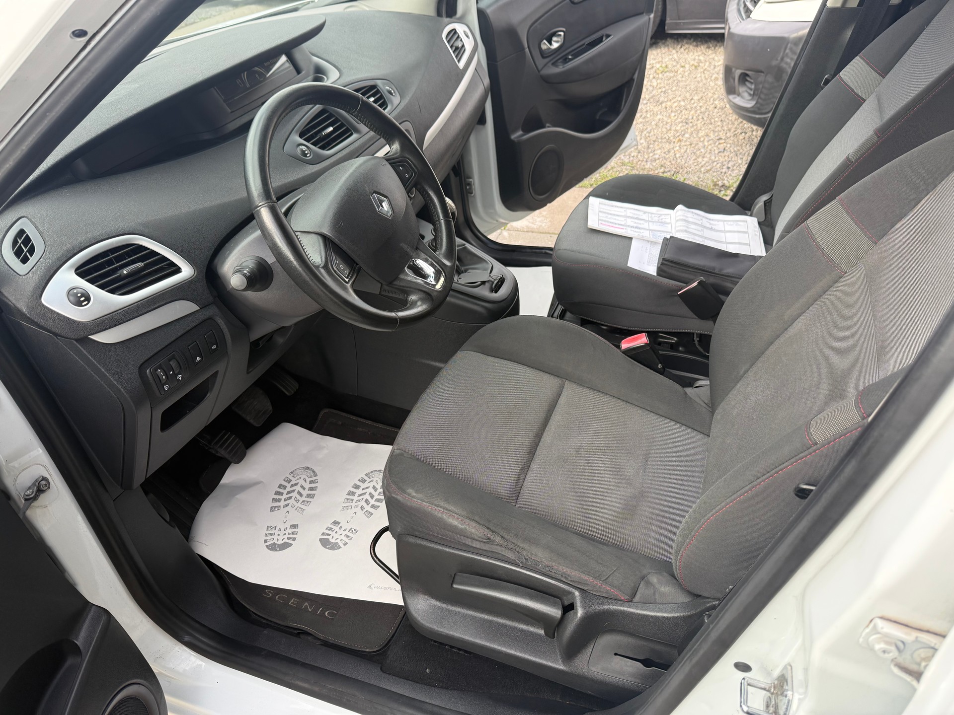 RENAULT Scénic 1.5 dCi Swiss Ed.-image-10