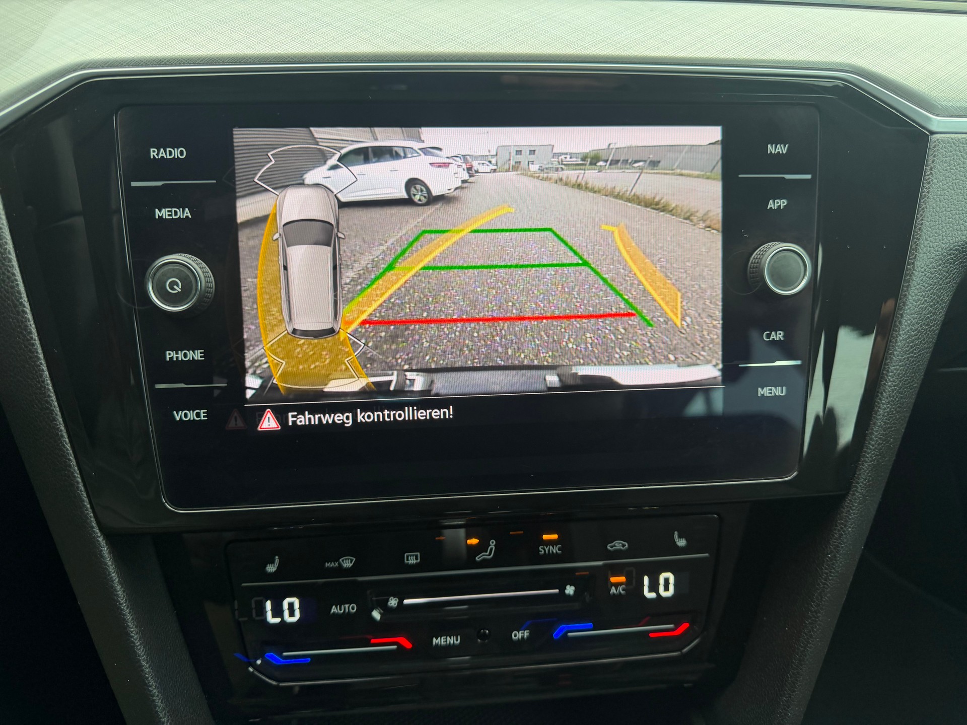 VW Passat 2.0 TDI BMT Business DSG * Gr. Navi * LED * Klima-auto * PDC V&H * RF-Kamera * Tempomat * Ab MFK-image-8