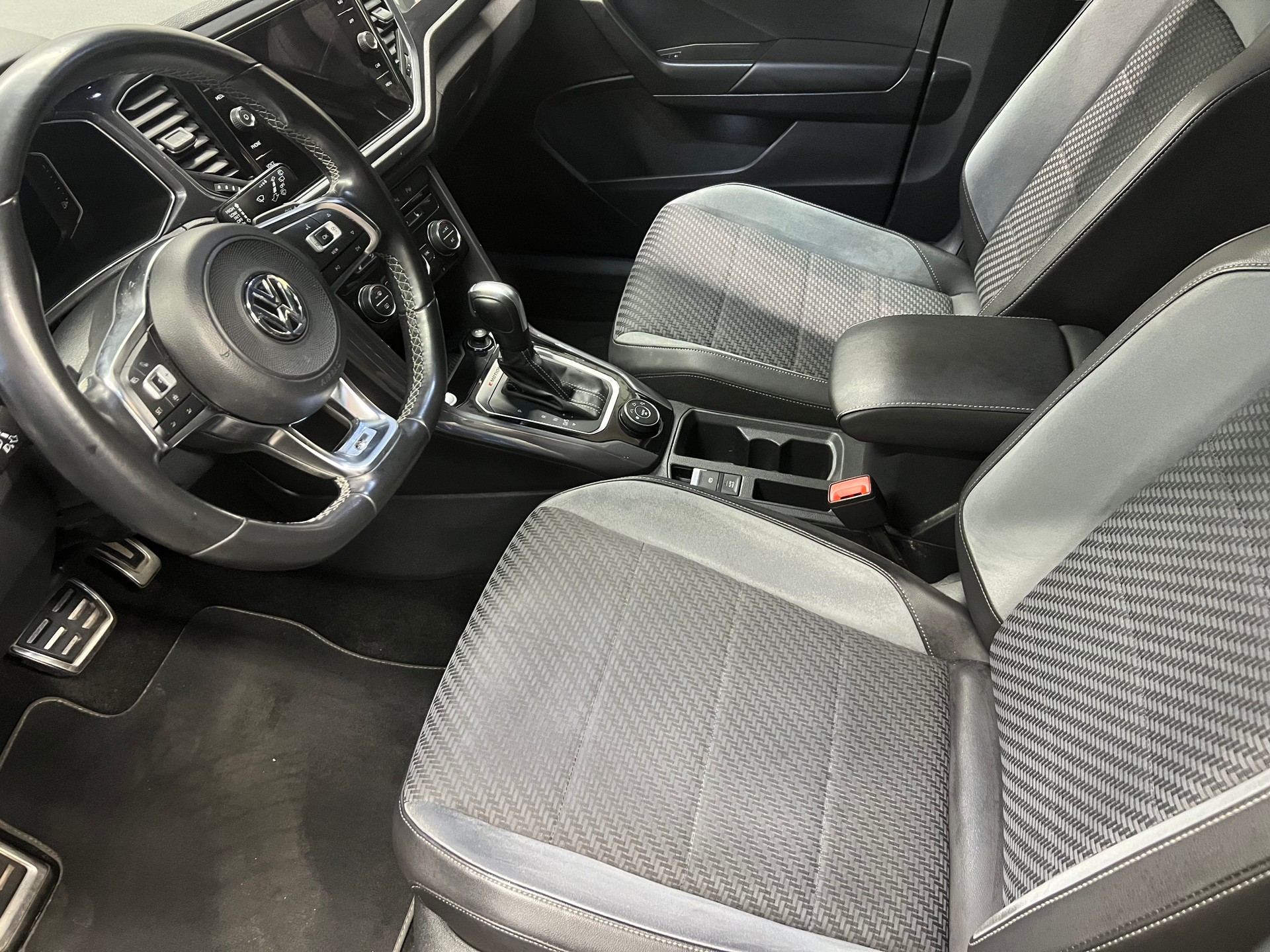 VW T-Roc 2.0 TSI Sport R-Line - DSG 4Motion-image-7