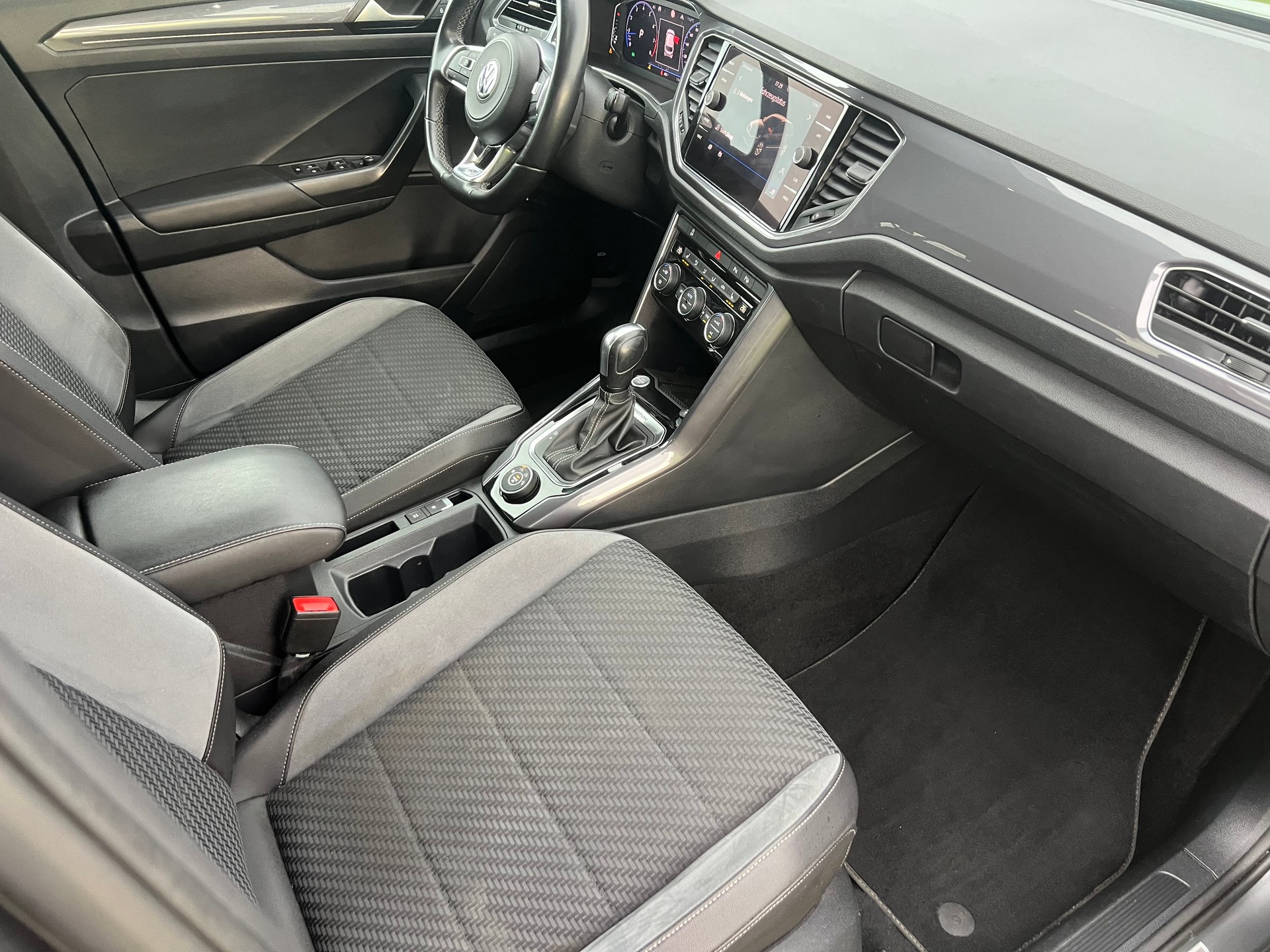 VW T-Roc 2.0 TSI Sport R-Line - DSG 4Motion-image-9