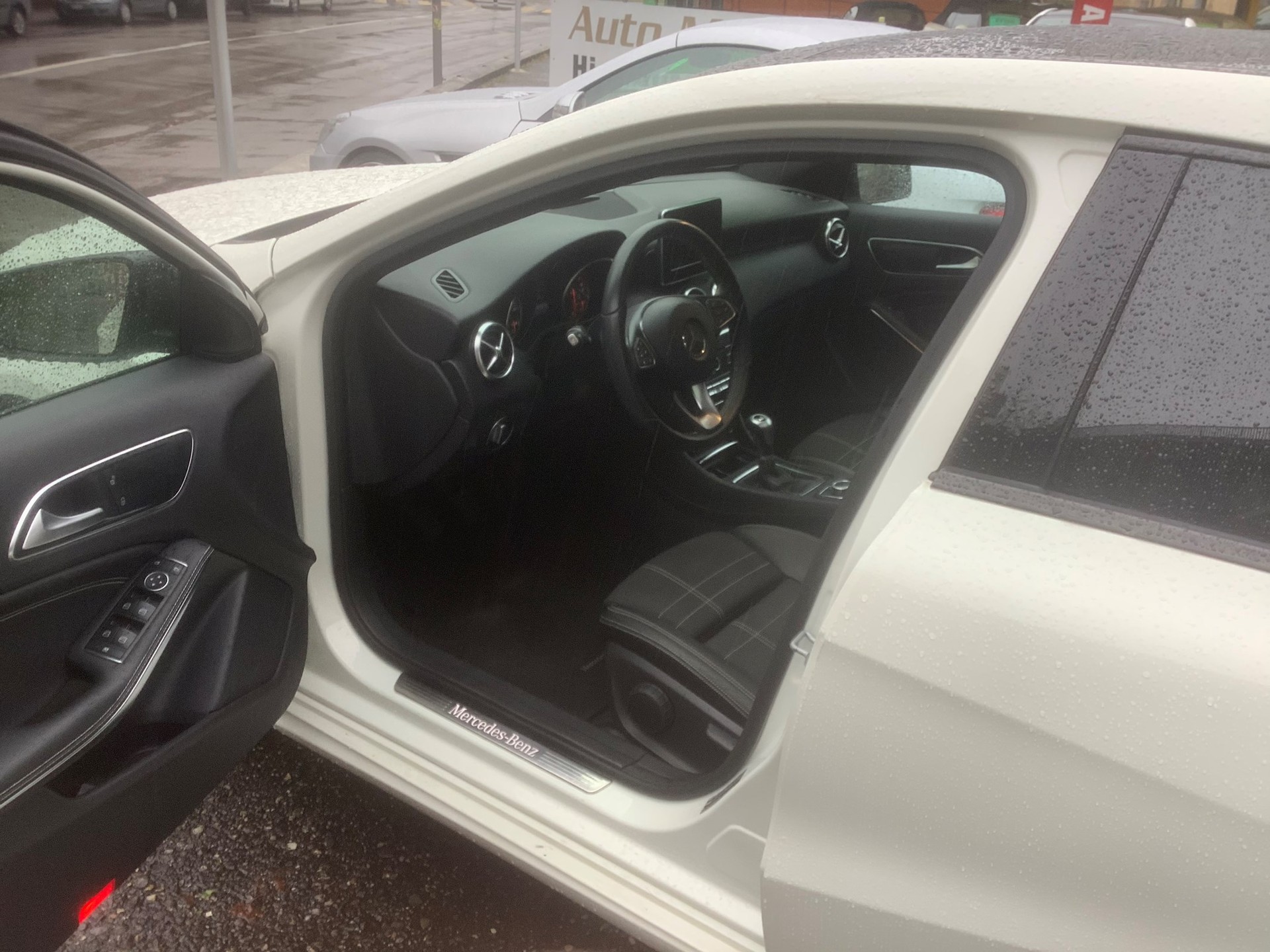 MERCEDES-BENZ A 180 Style-image-5