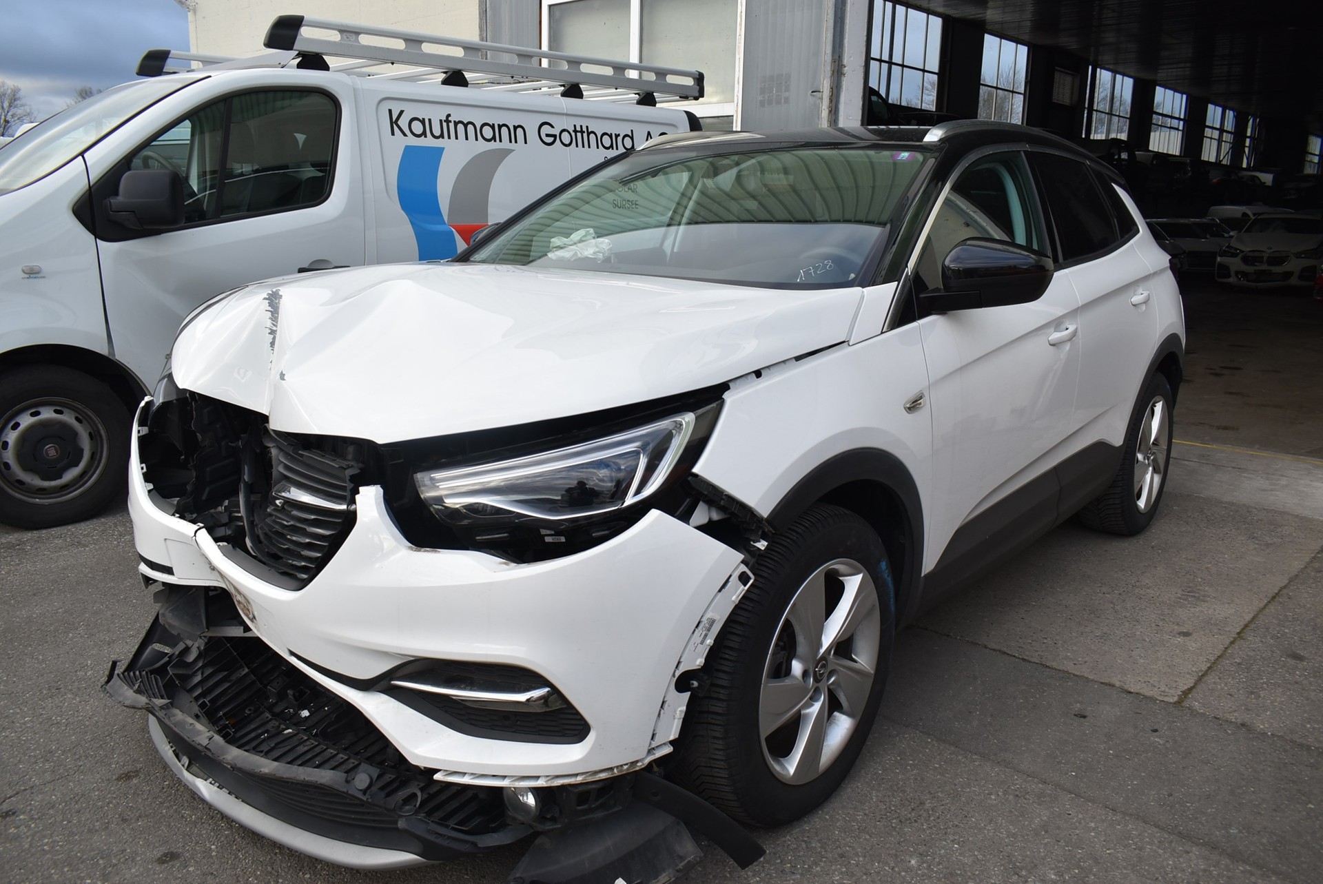 OPEL Grandland X 1.2i TP Enjoy Automatik-image-0