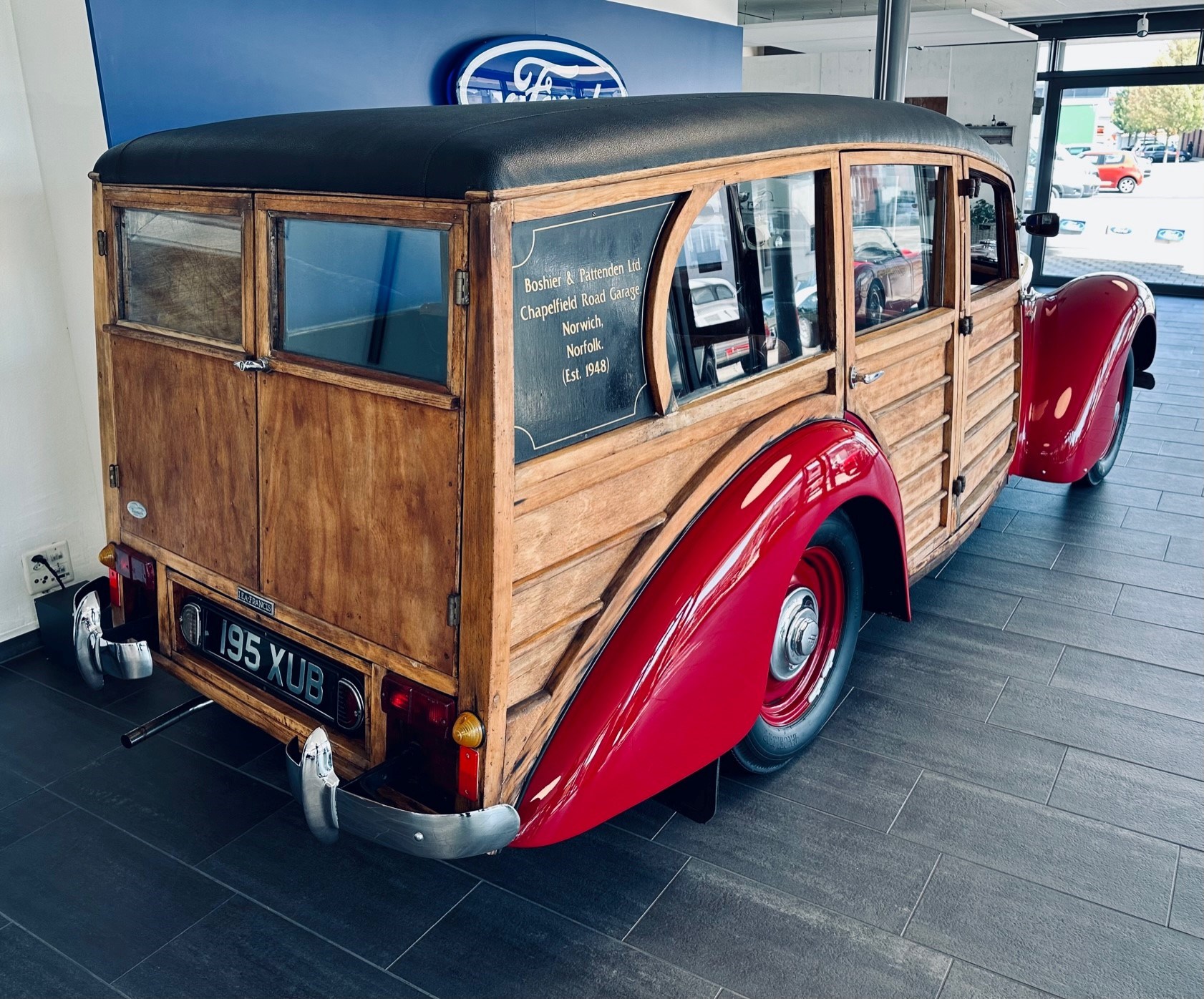 LEA-FRANCIS 14HP Shooting Brake Woody-showroom-element-1
