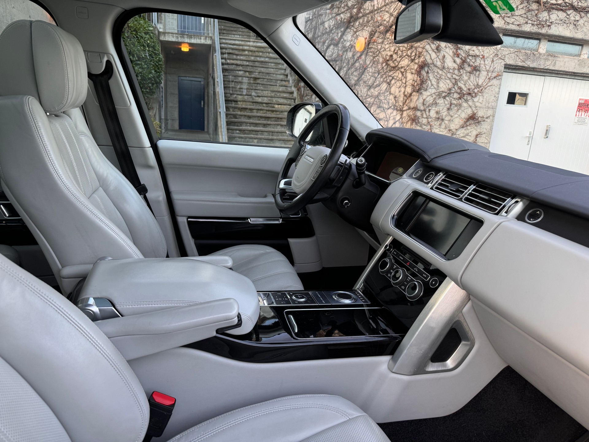 LAND ROVER Range Rover 4.4 SDV8 Vogue Automatic-image-3