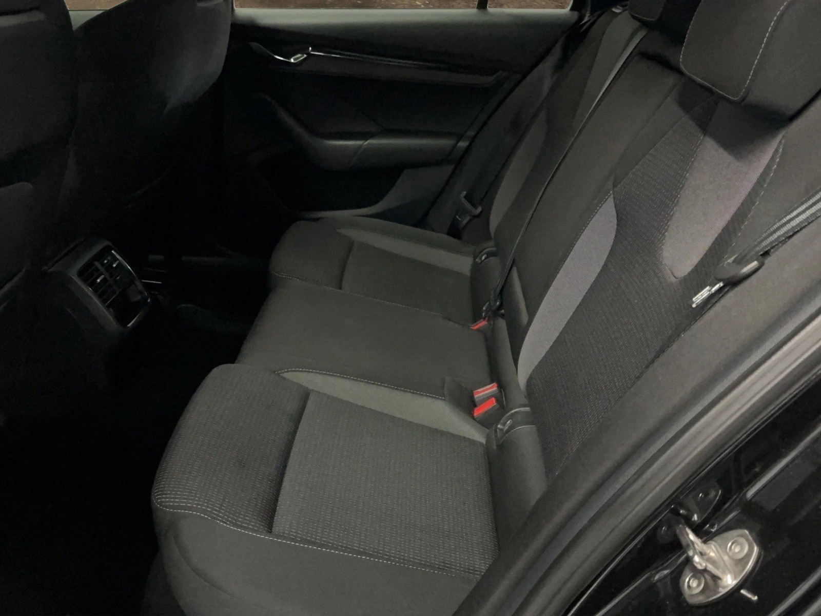 SKODA Octavia Combi 1.0 TSI mHEV DSG Ambition-image-7