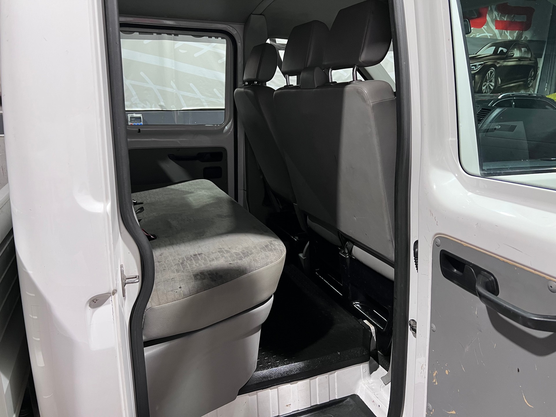 VW T5 2.0 TDI-image-13