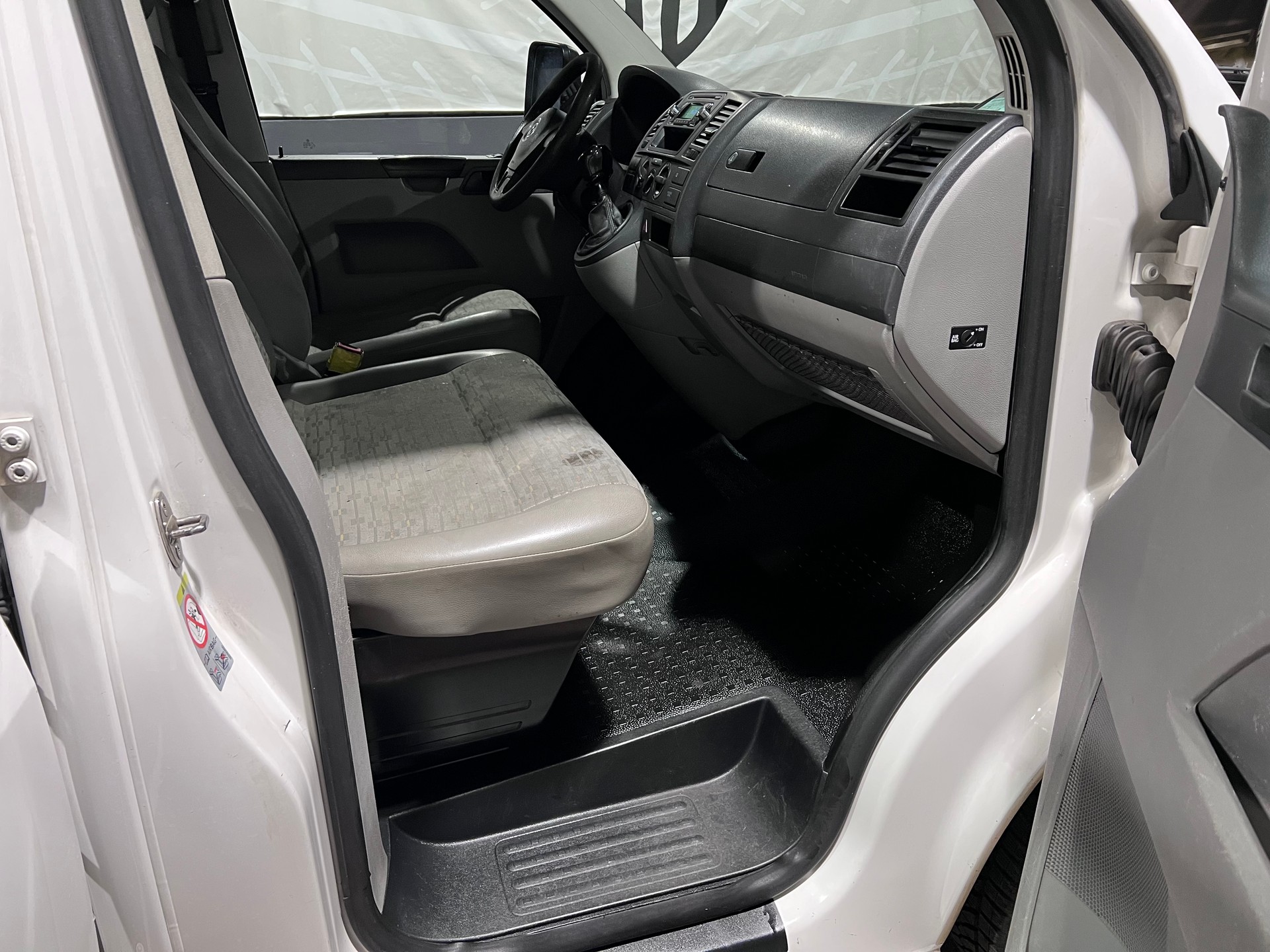 VW T5 2.0 TDI-image-11